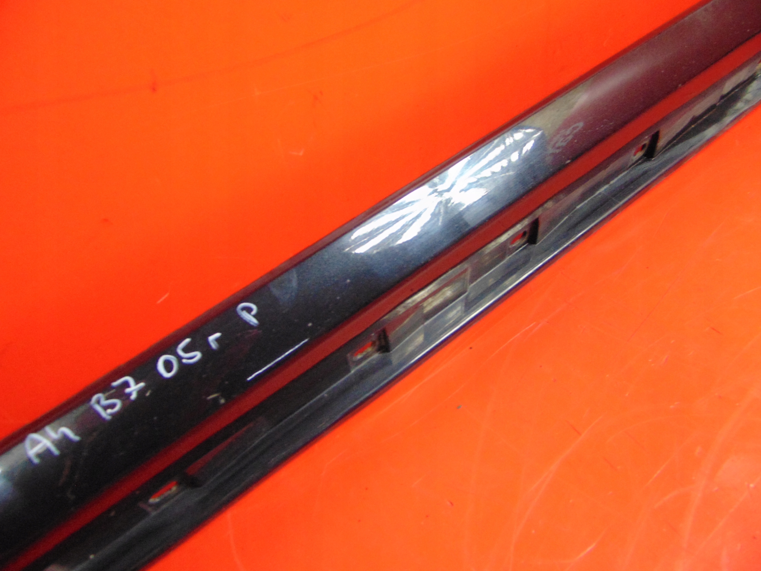 AUDI A4 B7 8E 8E2 04- sedan moulding cap threshold right LZ9Y