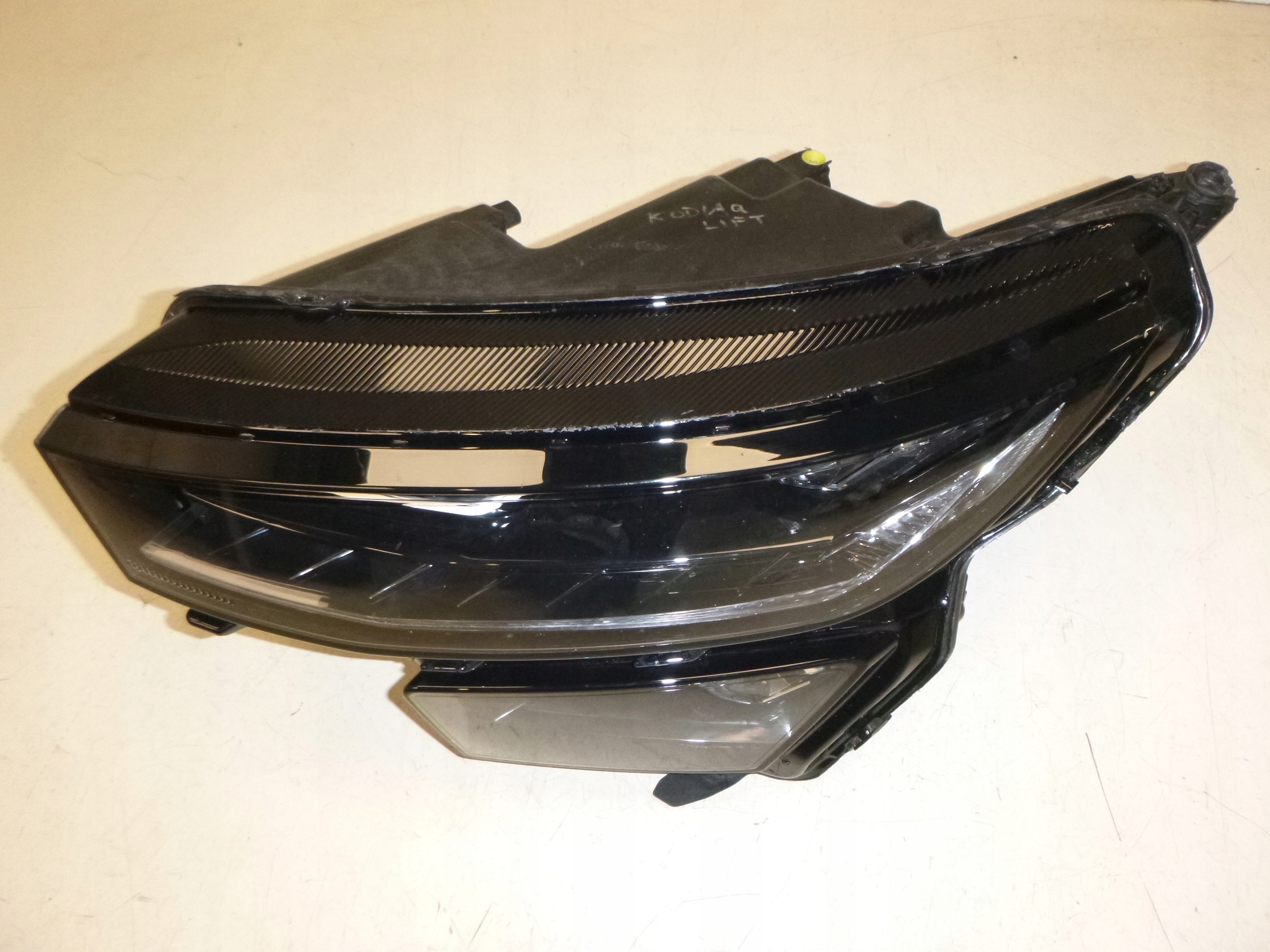 SKODA KODIAQ LIFT 8 PIN left left front MATRYCOWA