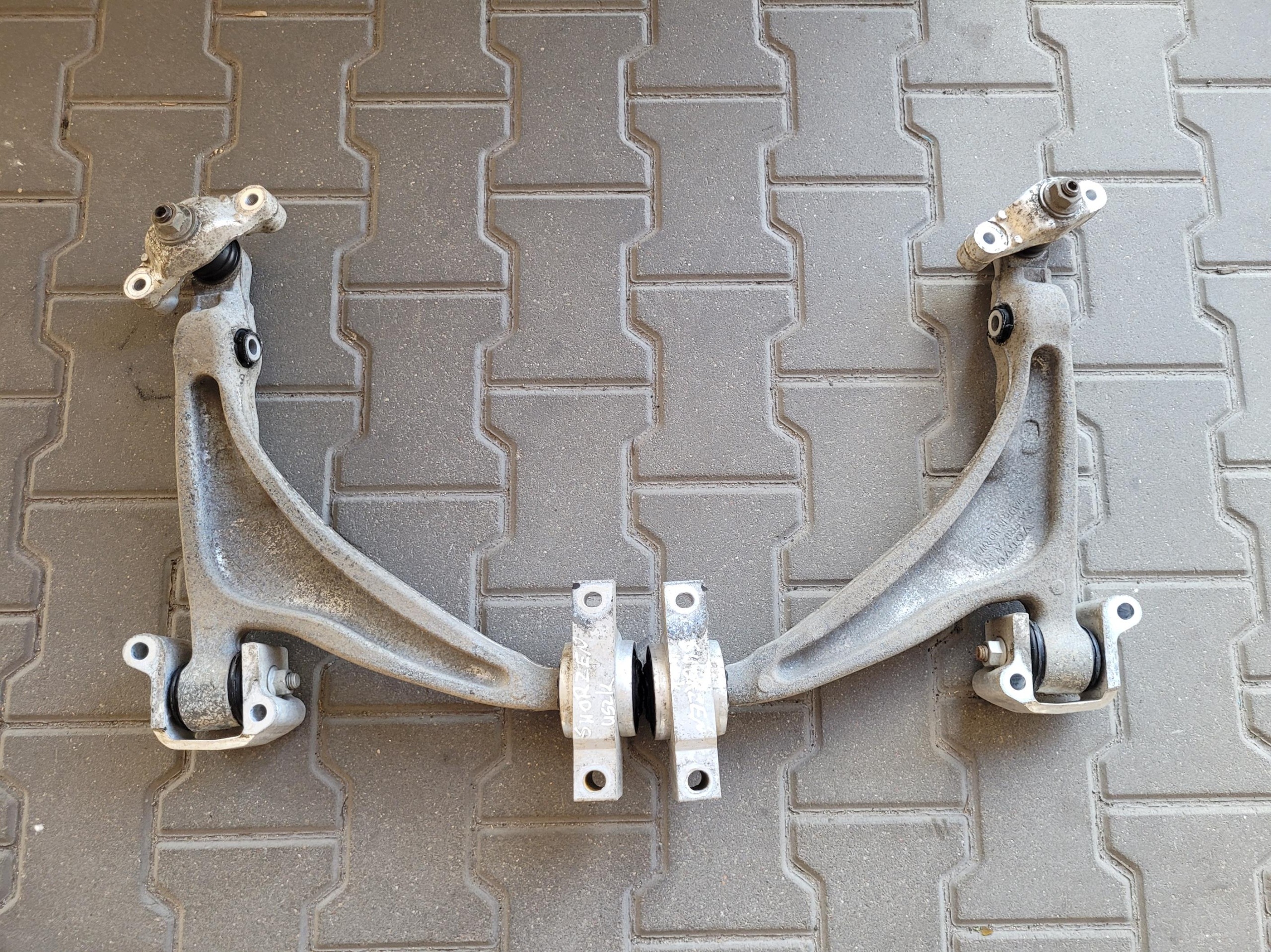 arm front front lower left VOLVO XC60 II 2.0 T8 PHEV HYBRID
