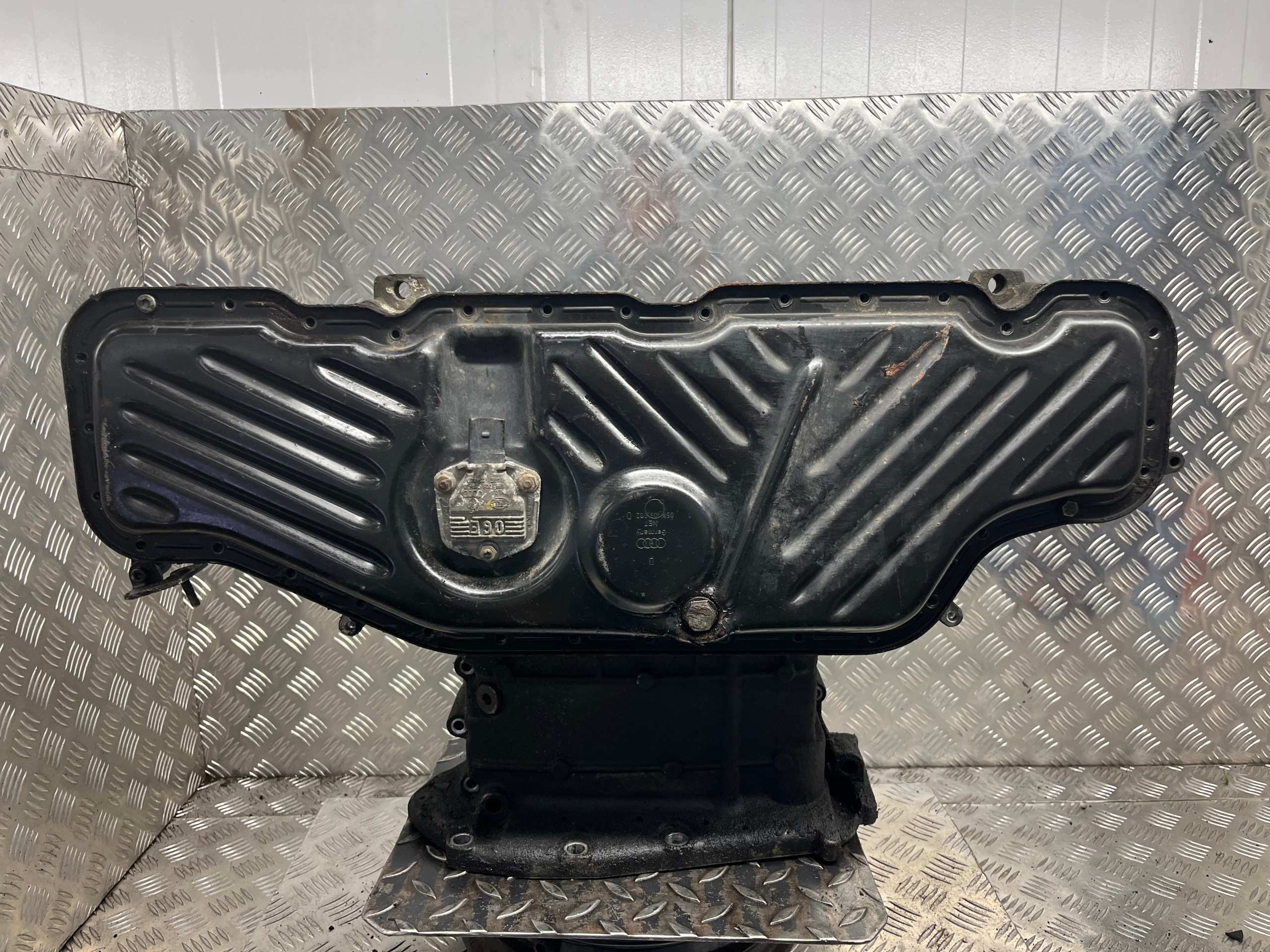 olajteknő VOLKSWAGEN PHAETON 059103603AF / 059103602D