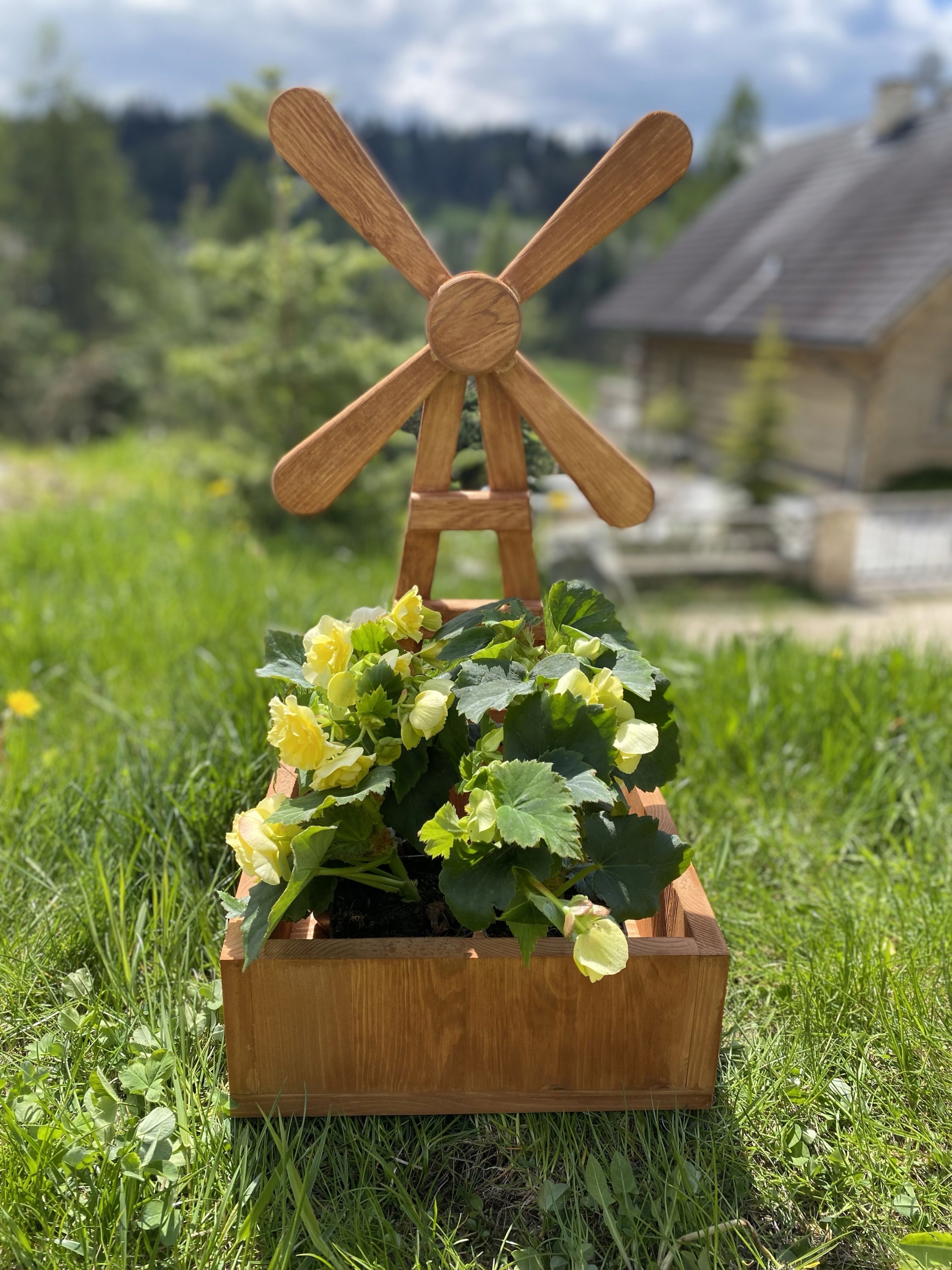 Kwietnik drewniany ŚWIĄTECZNY NA PREZENT stojący donica boho SARNA tik Długość maksymalna 82 cm