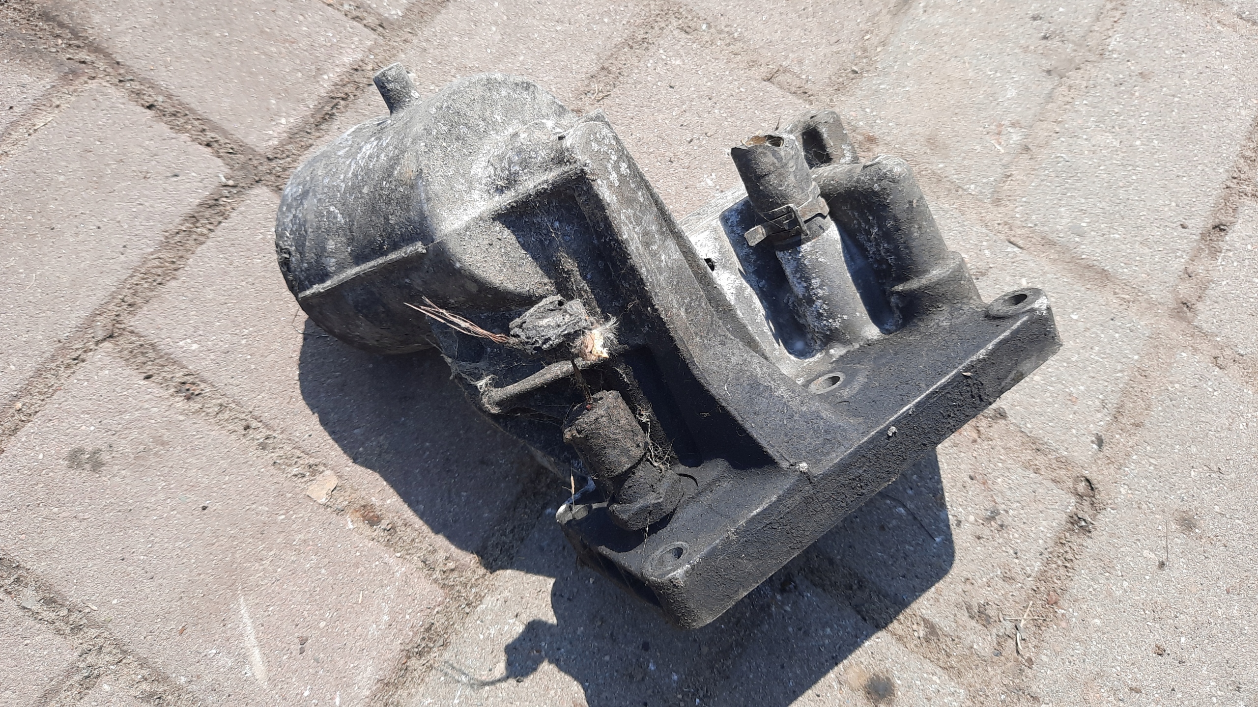 PODSTAWA FILTRA OLEJU VOLVO S80 2.5D 070 115 389 B Typ silnika Diesel