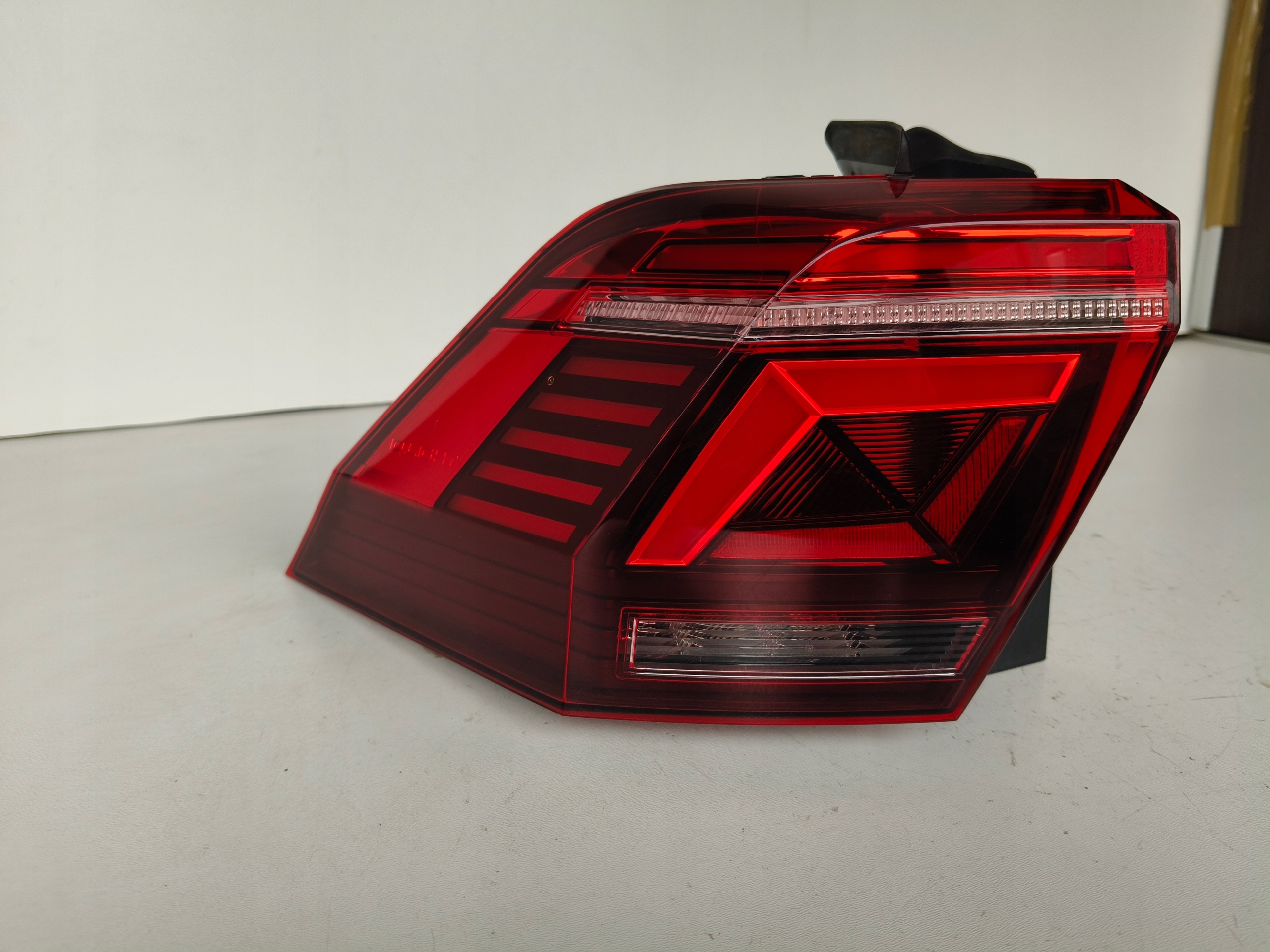 light left rear VW TIGUAN 5NA 20- LIFT LED