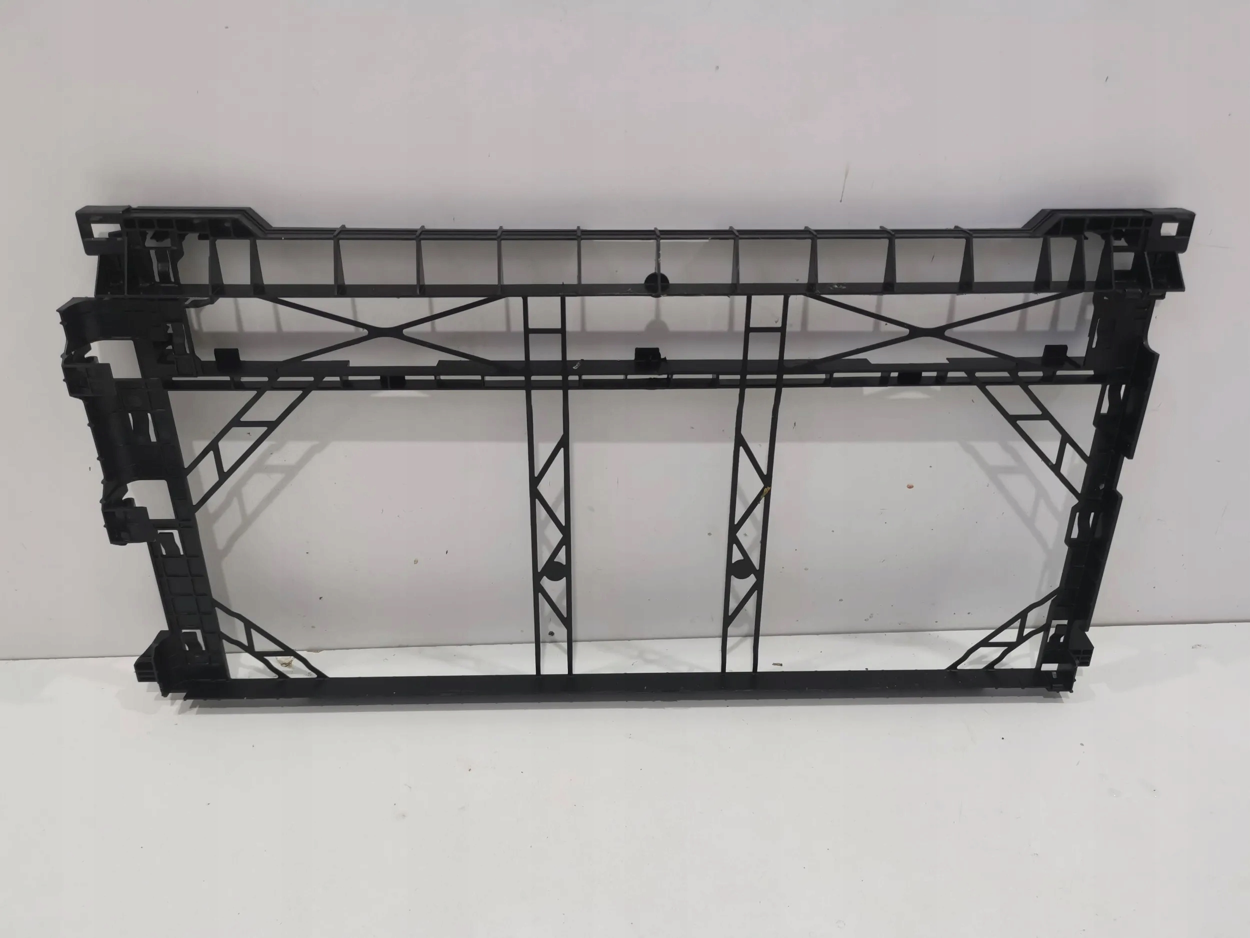 Trafic III LIFT OBUDOWA MOCOWANIE CHODNIC NOWA Producent części Renault OE