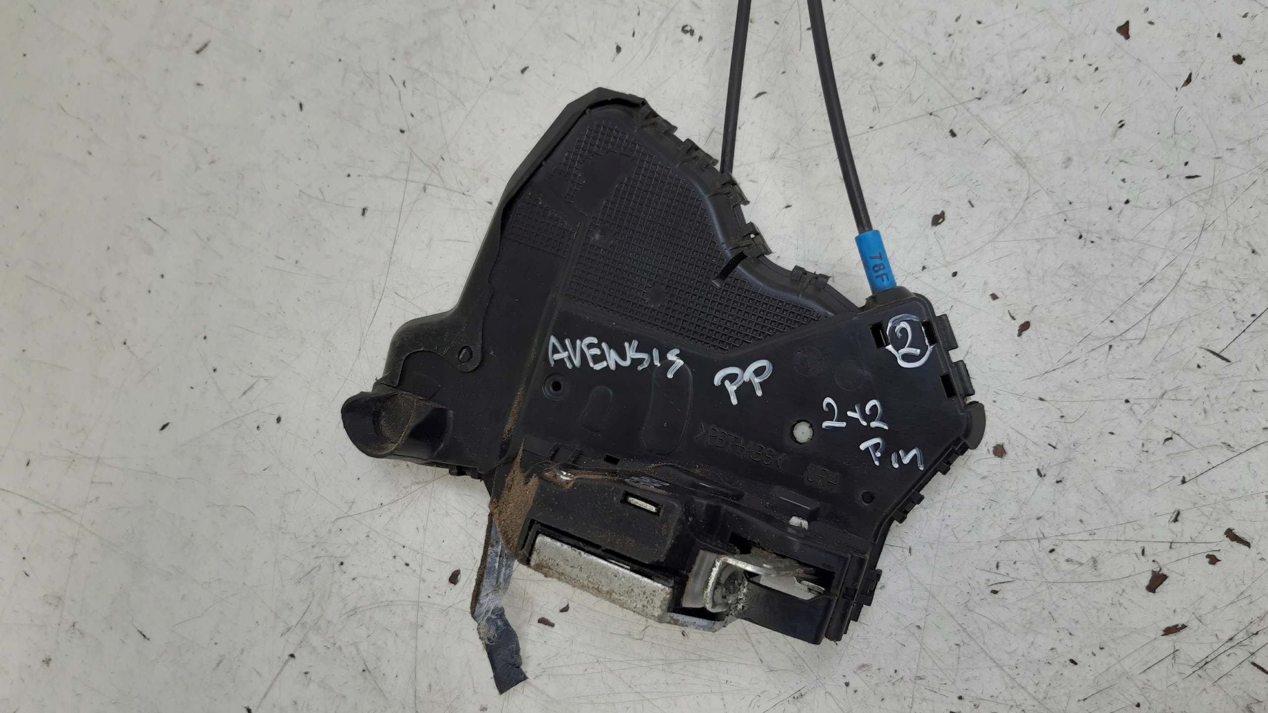 lock right front 4 PIN Toyota Avensis T27