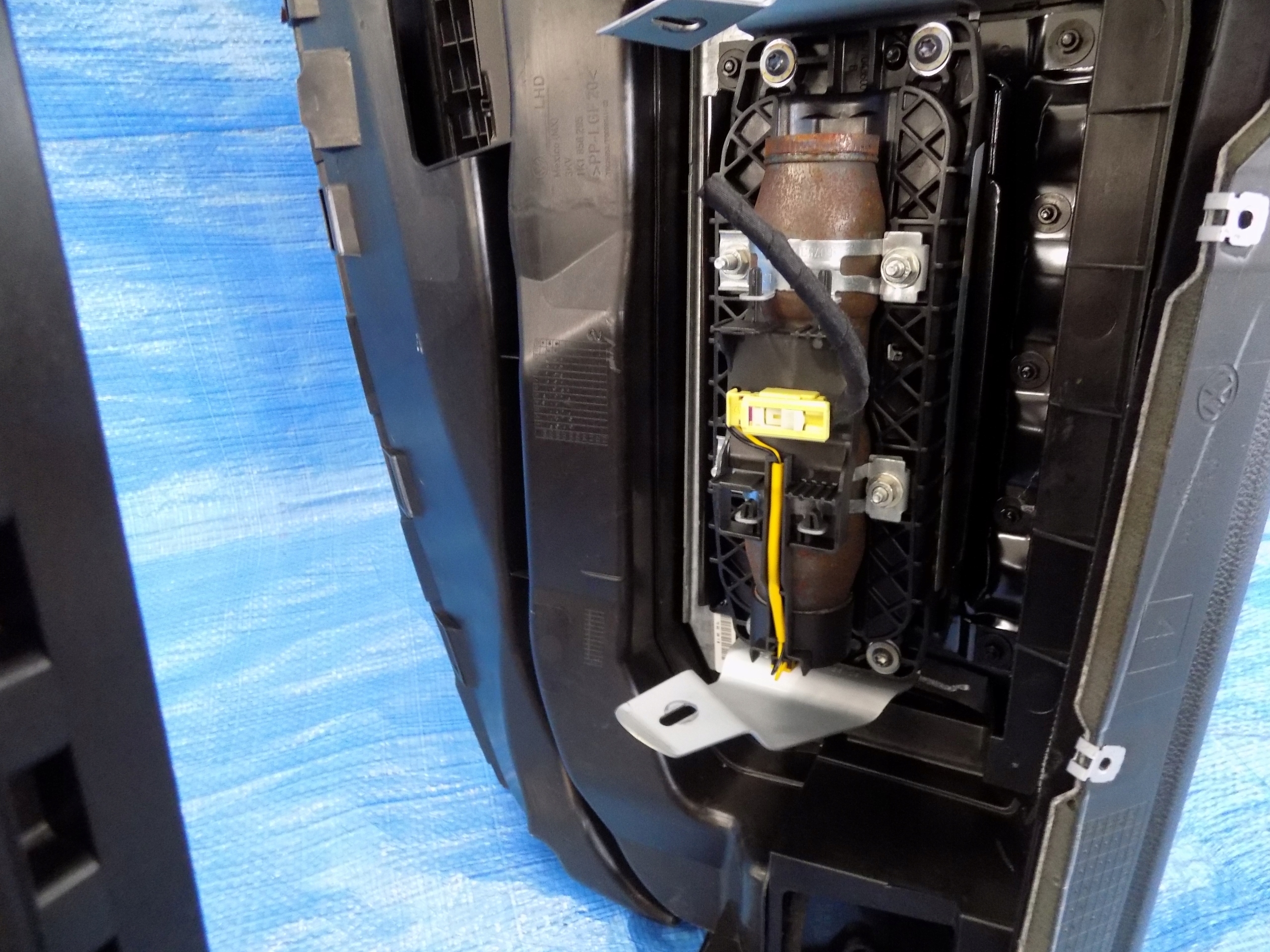 dashboard panel airbags tension belts VW GOLF V