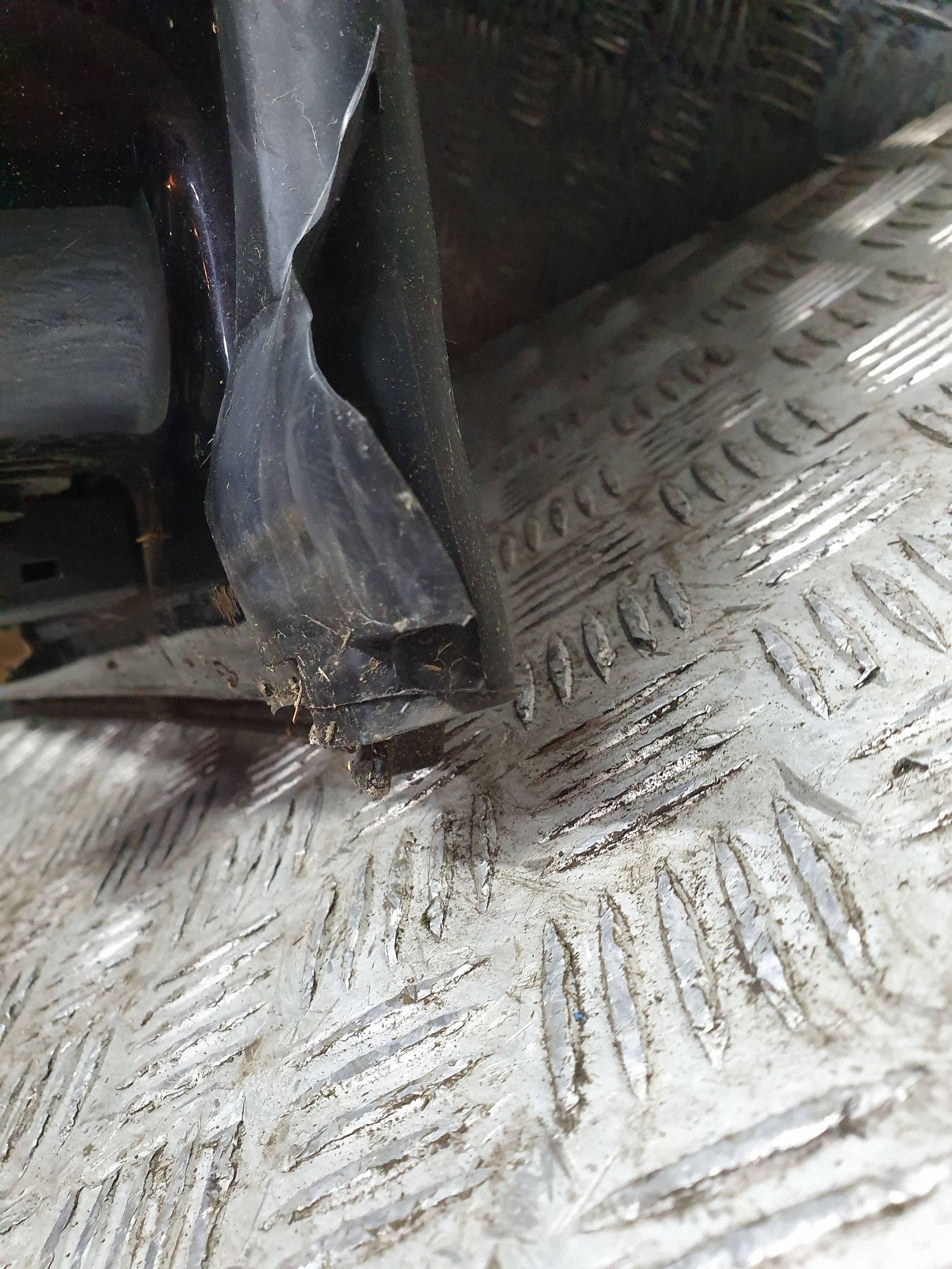 door SKRZYDLOWE right rear part complete VW CADDY III