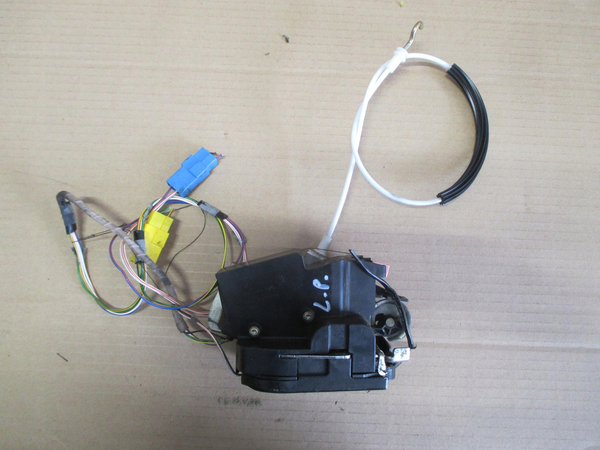 MERCEDES VANEO 01-05 ZAMEK Z DRZWI LEWY PRZÓD