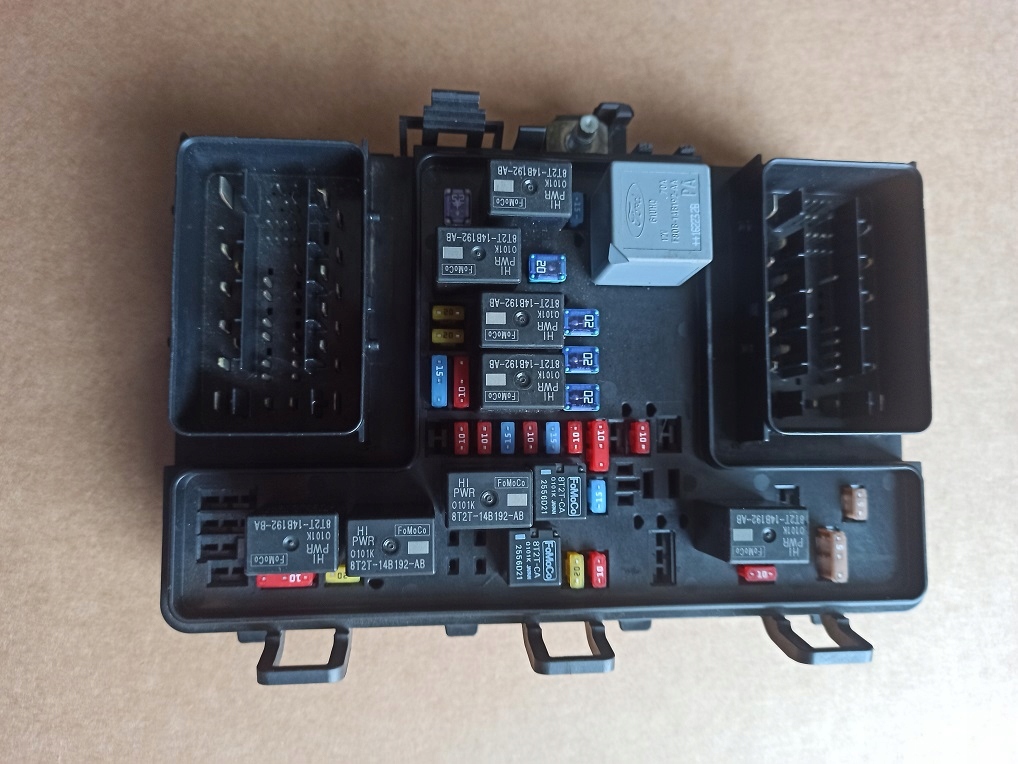 FORD GALAXY MK4 SKRZYNKA BEZPIECZNIKÓW 2.0 TDCI