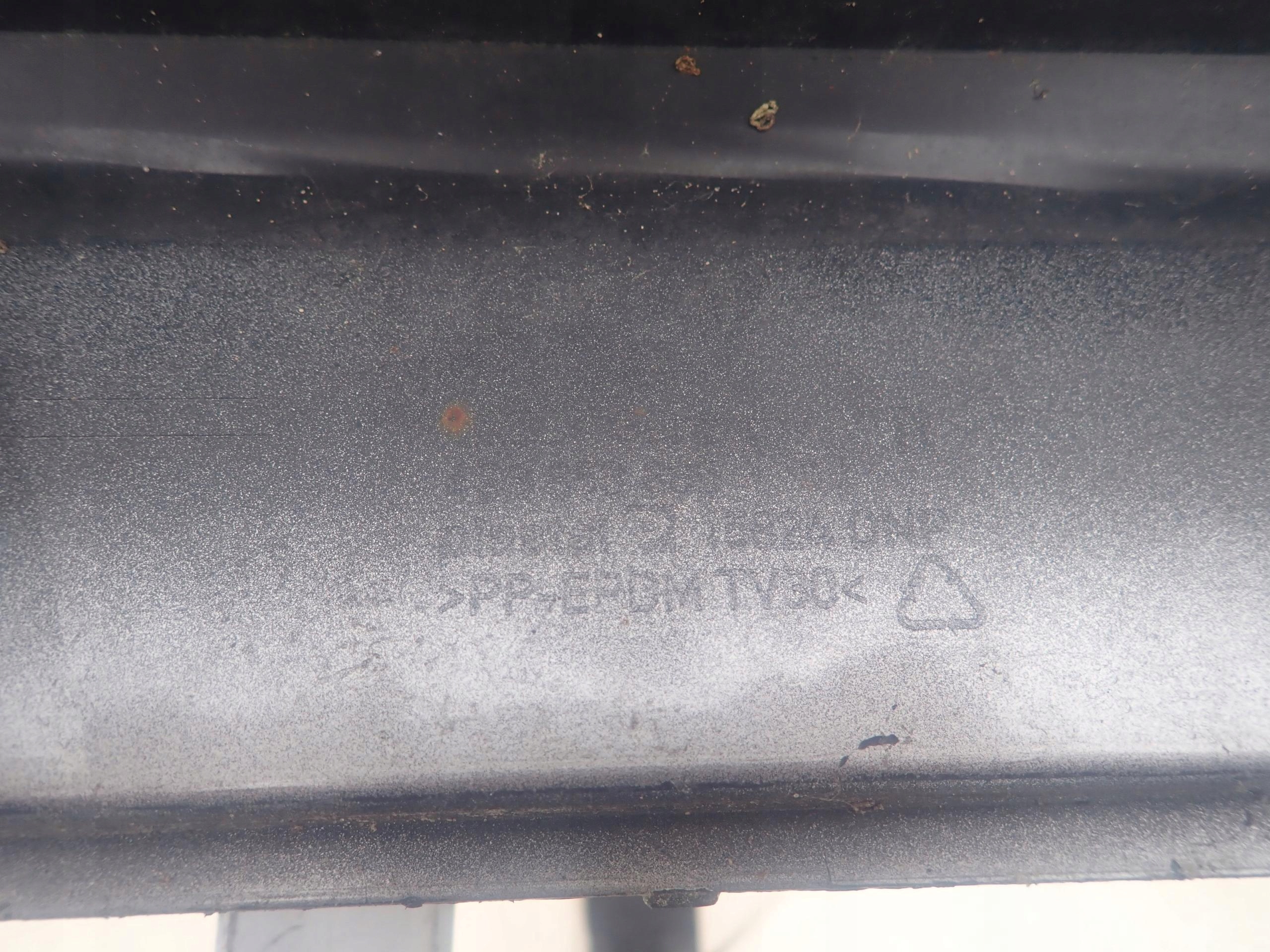 AUDI A7 and 10-17 threshold right moulding threshold right