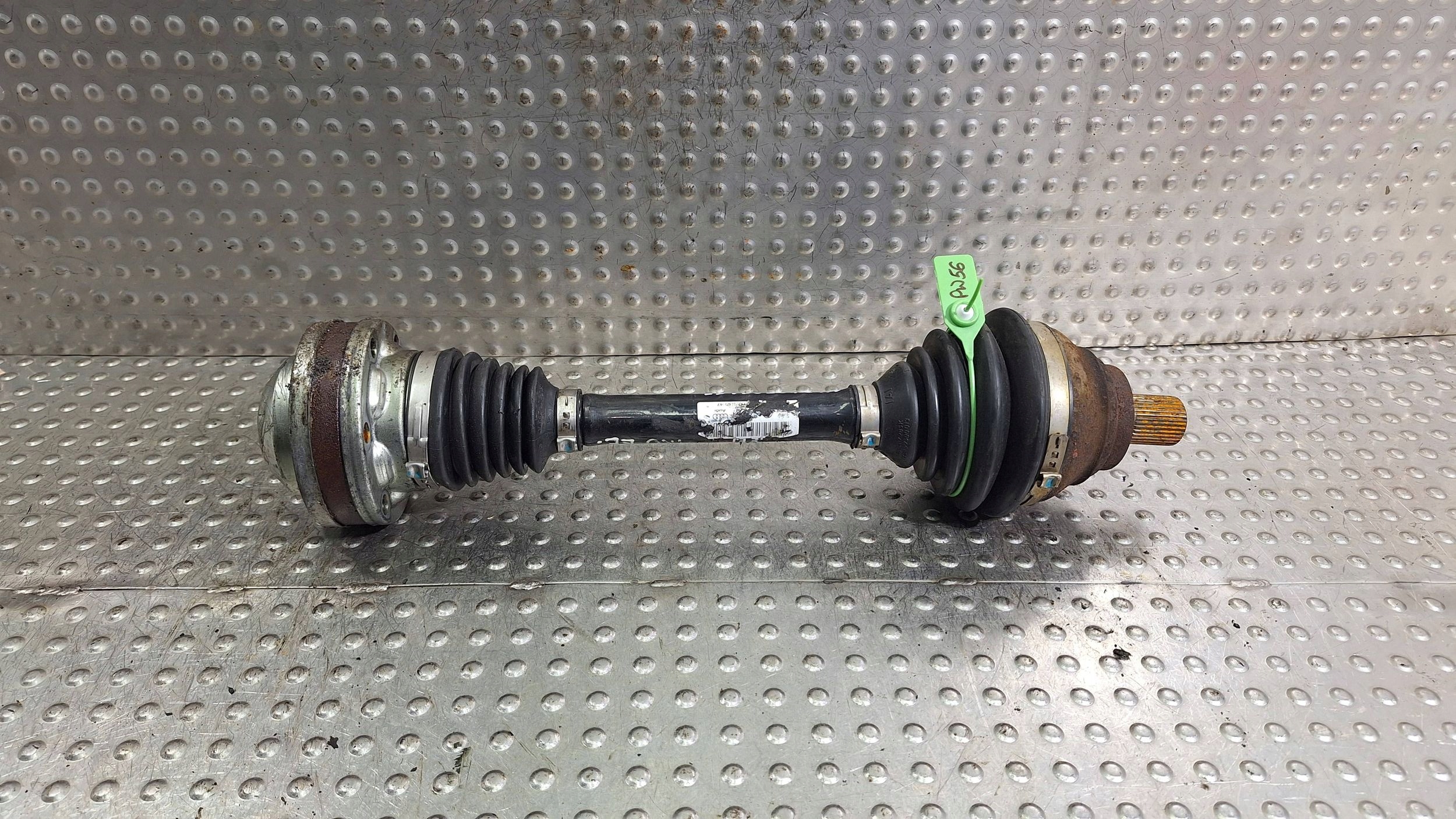 semi-axis left front 1K0407271EE AUDI A3 8P OCTAVIA II GOLF V PASSAT B7 2.0 TDI