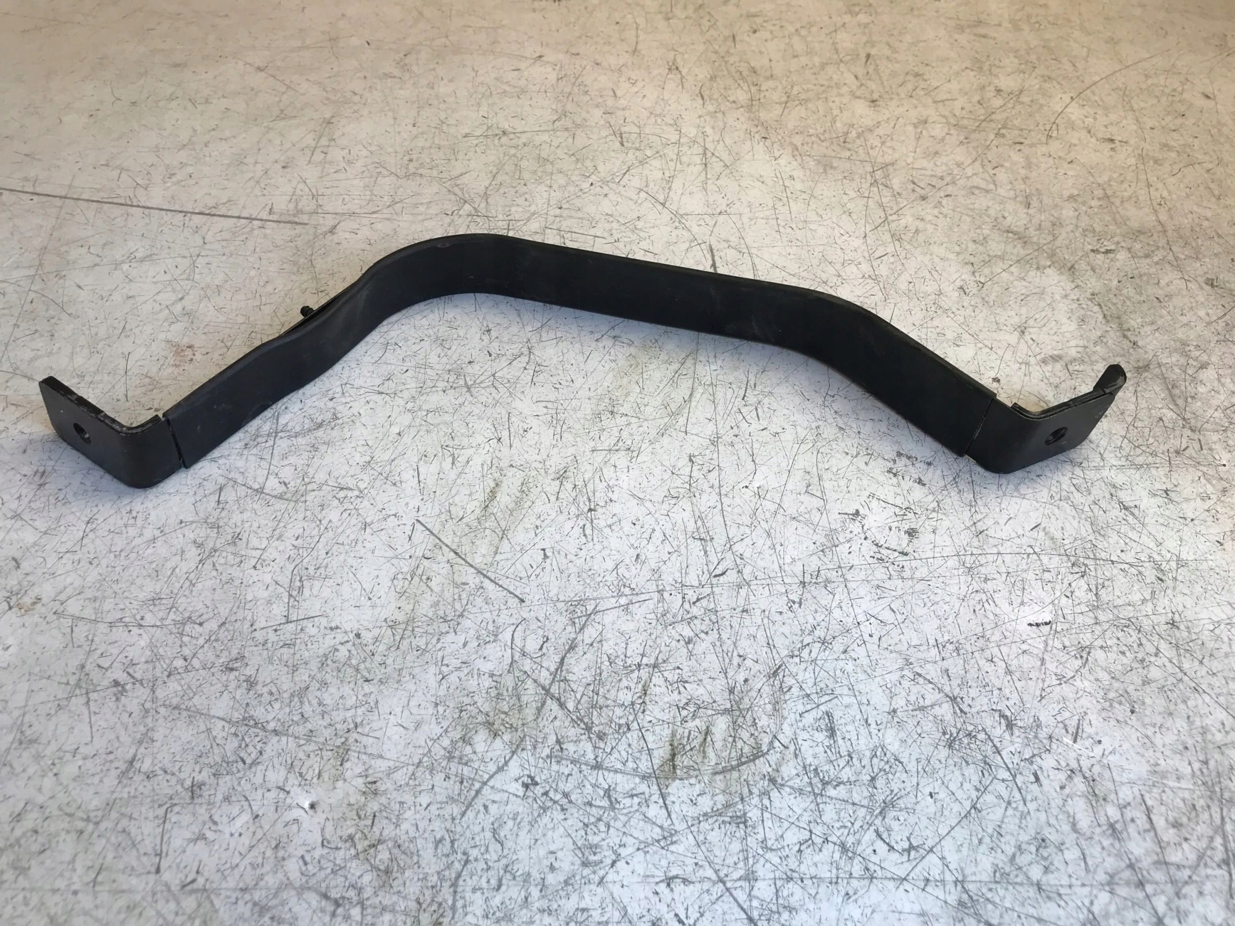AUDI R8 plus 4S bracket OBEJMA tanks 4S0201653G
