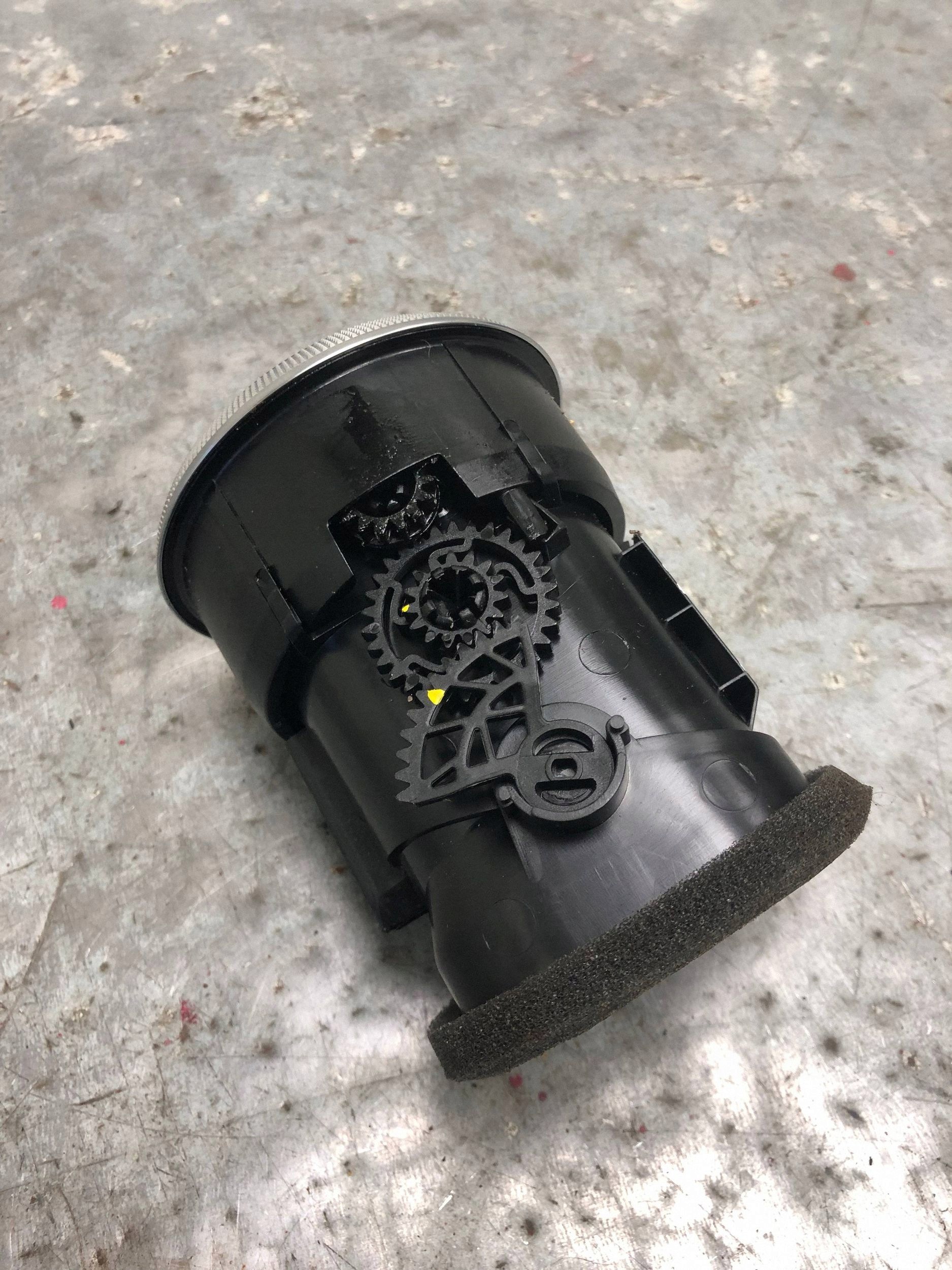 lüftungsgitter des lüfters AUDI A3 8P LIFT 8P0820901F