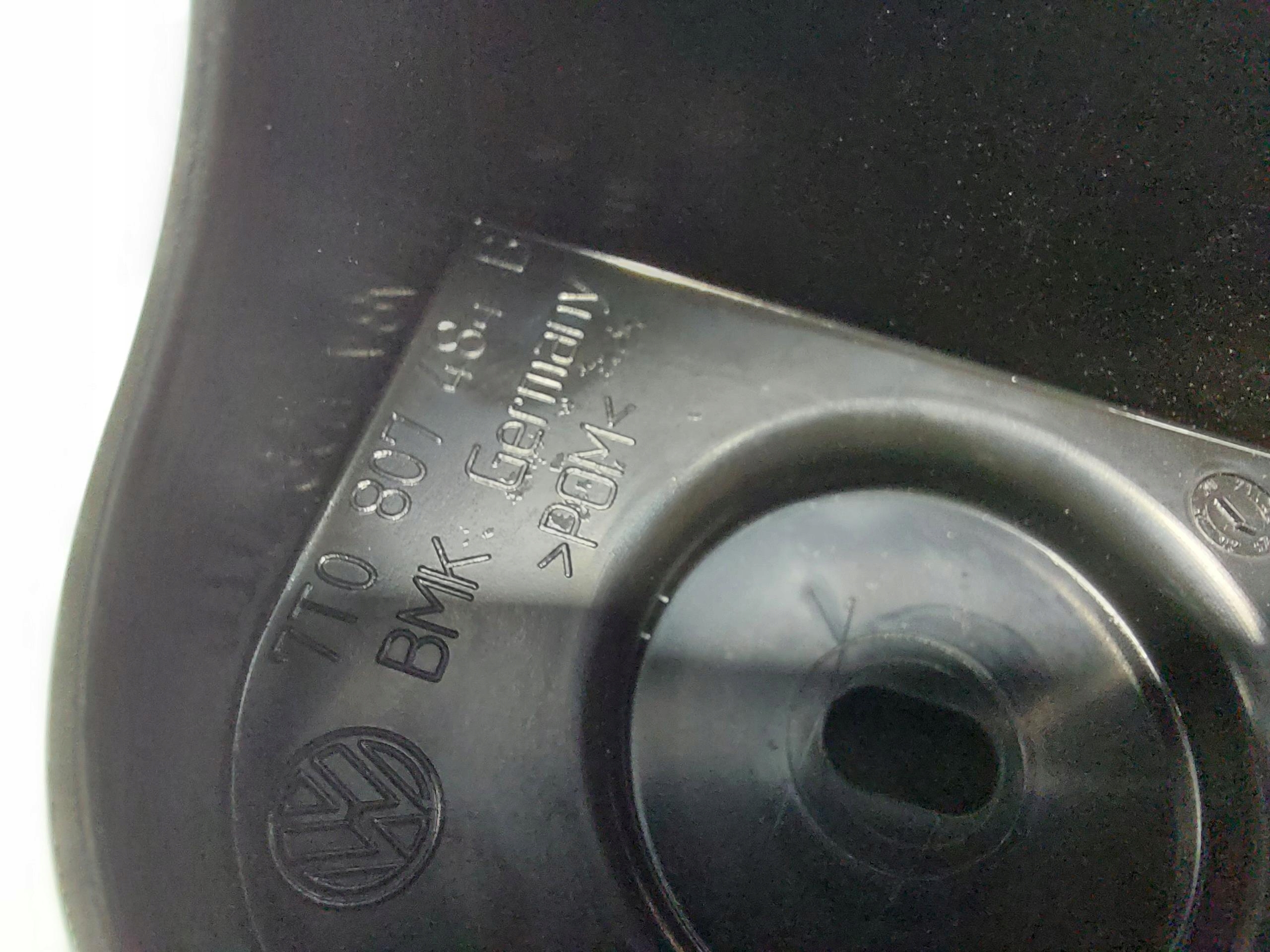 VW Multivan 7T0 T7 Support Support plaque Sous lampe Droite Arrière 7t0807484b