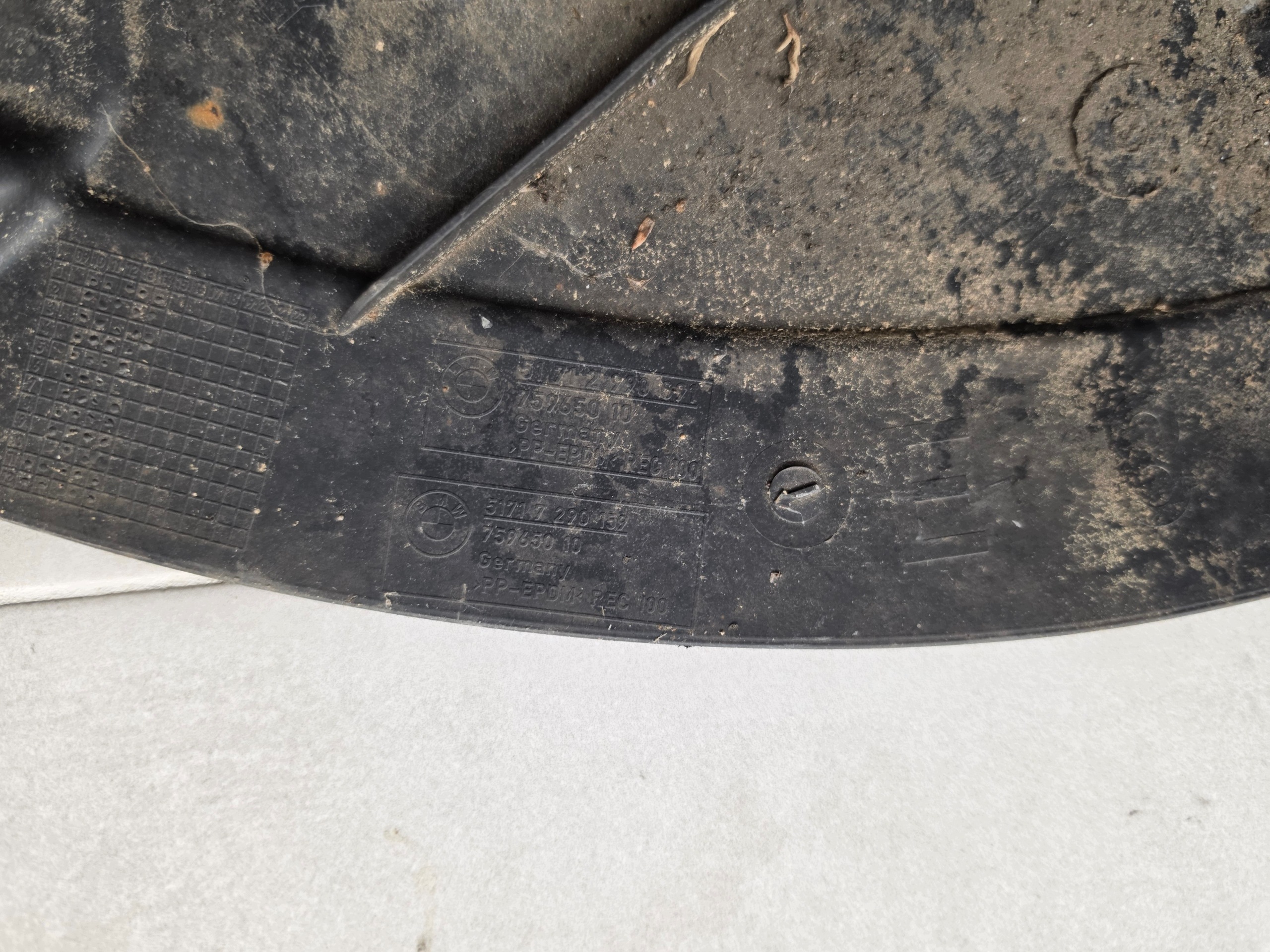 BMW X1 E84 mudguard front left 7290159 2990089