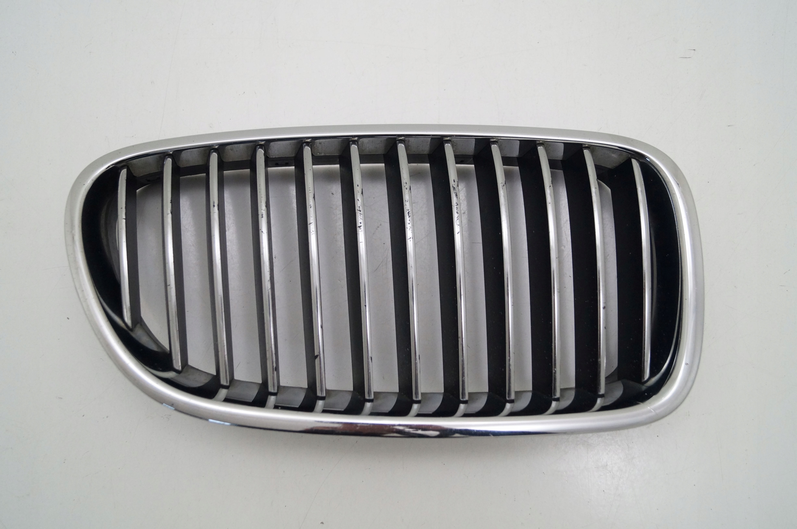BMW 5 F10 F11 09-17 GRILL NERKA ATRAPA PRAWA