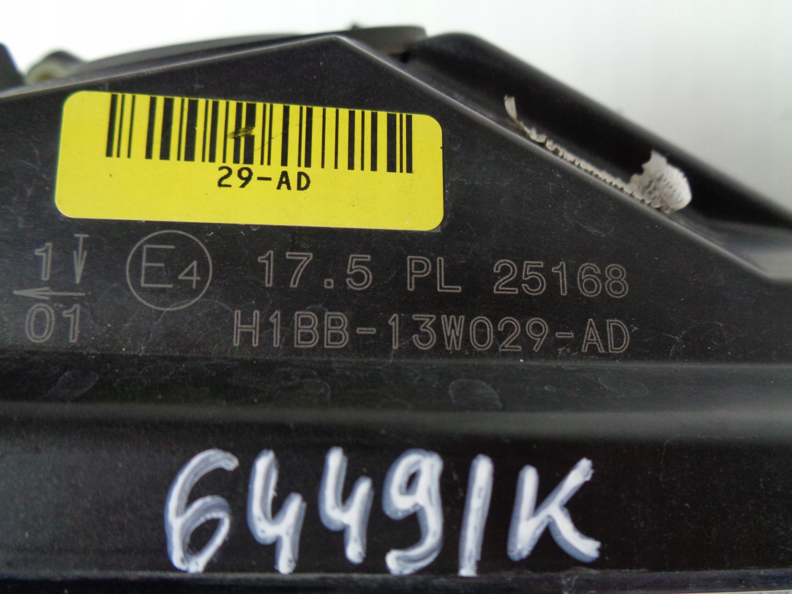 light right REFLEKTOR FORD FIESTA MK8 17