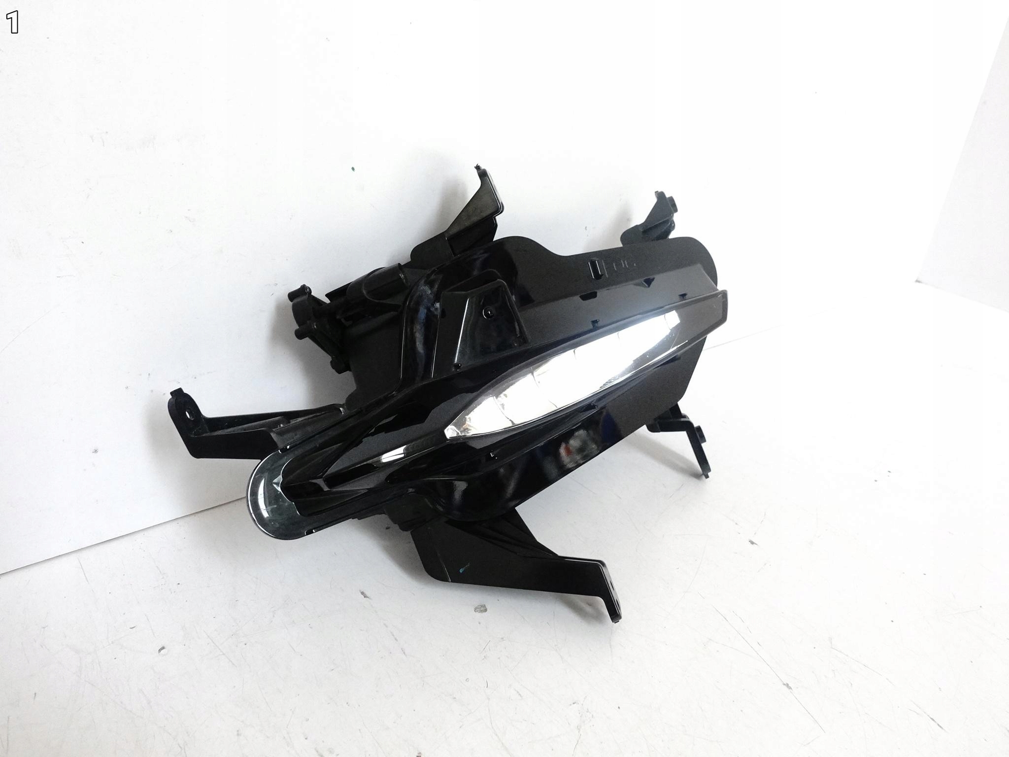 KIA CEED 3 III CD LIFT 21- light fog light LED DRL right W bumper front