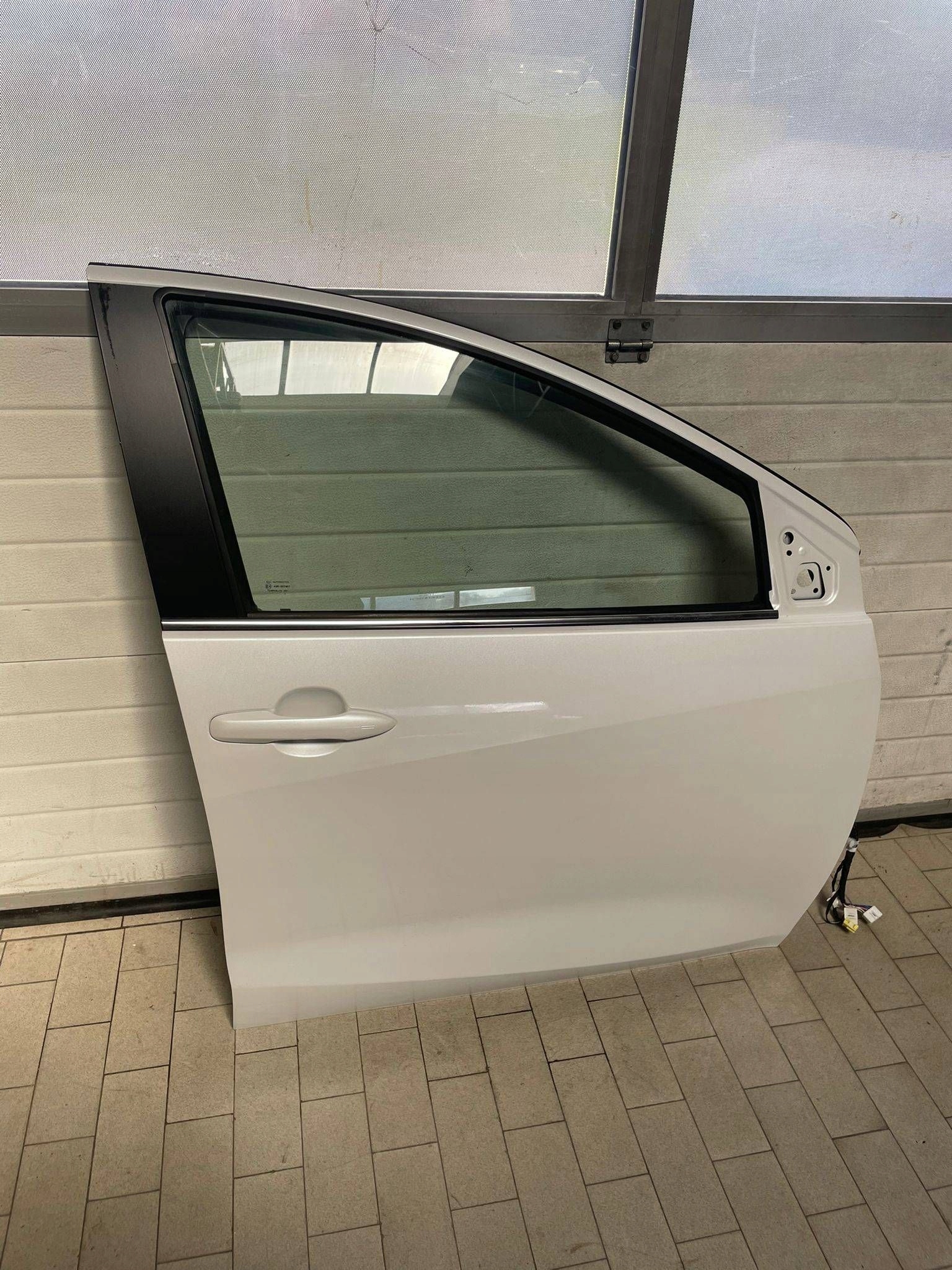 door front front side right Mazda 2 2024 chrom as new! 089