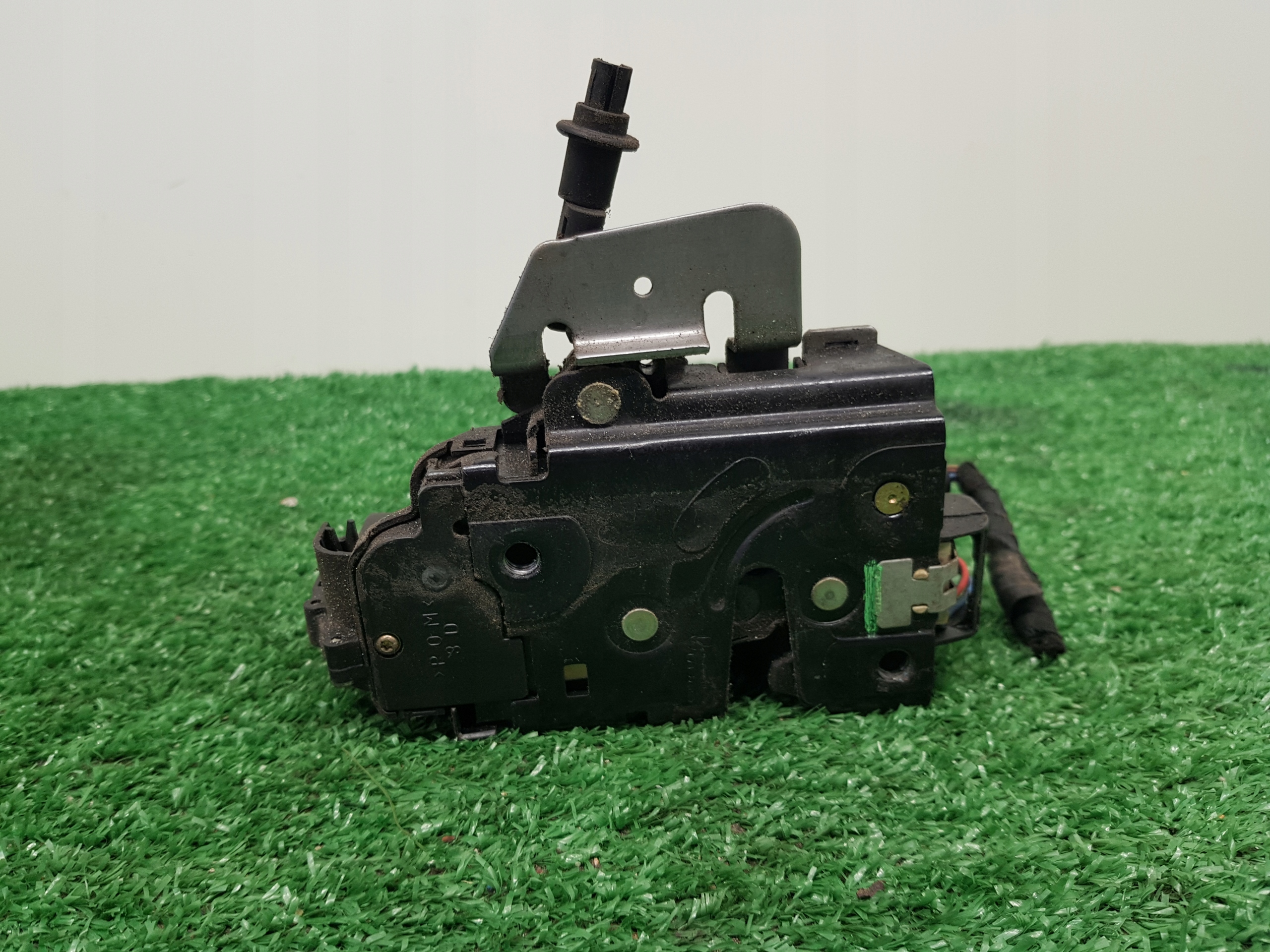 lock door right front AUDI A2 7 PIN 8Z1837016E