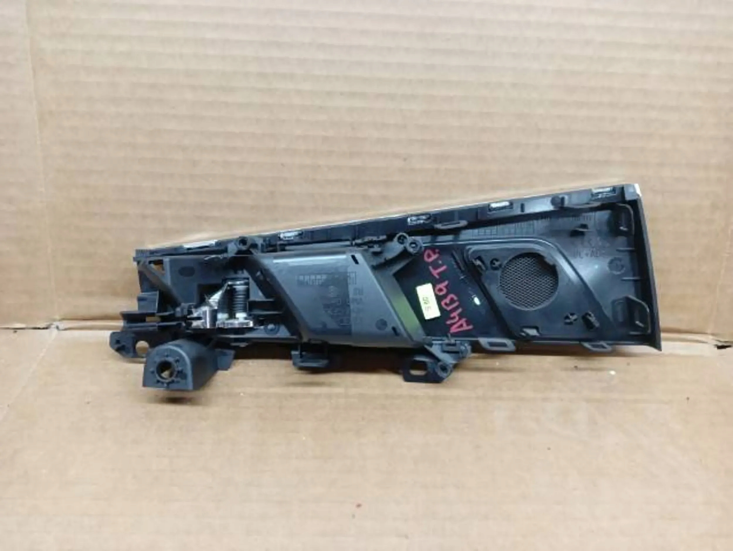 Audi A4 B9 ручка двери внутренняя 8W0959524