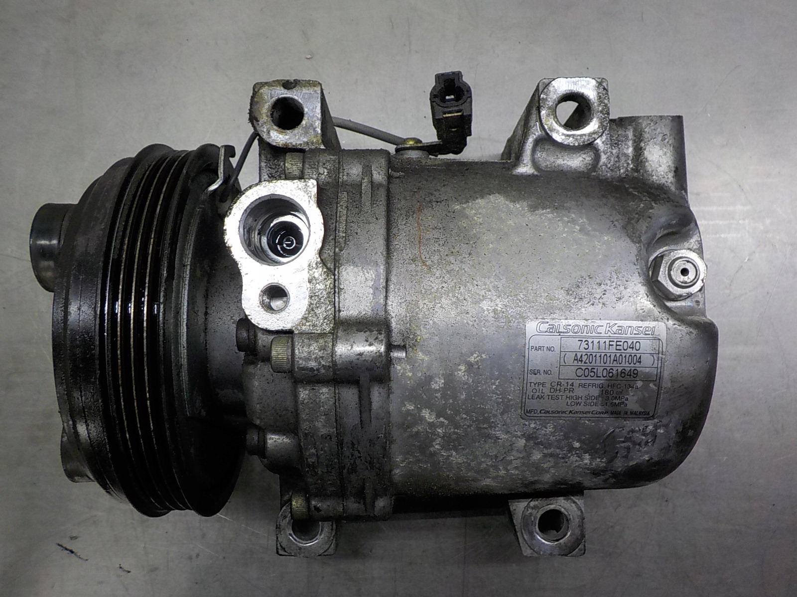 SUBARU IMPREZA II 2.0 B kompresor pumpa klimatizaci 73111FE040