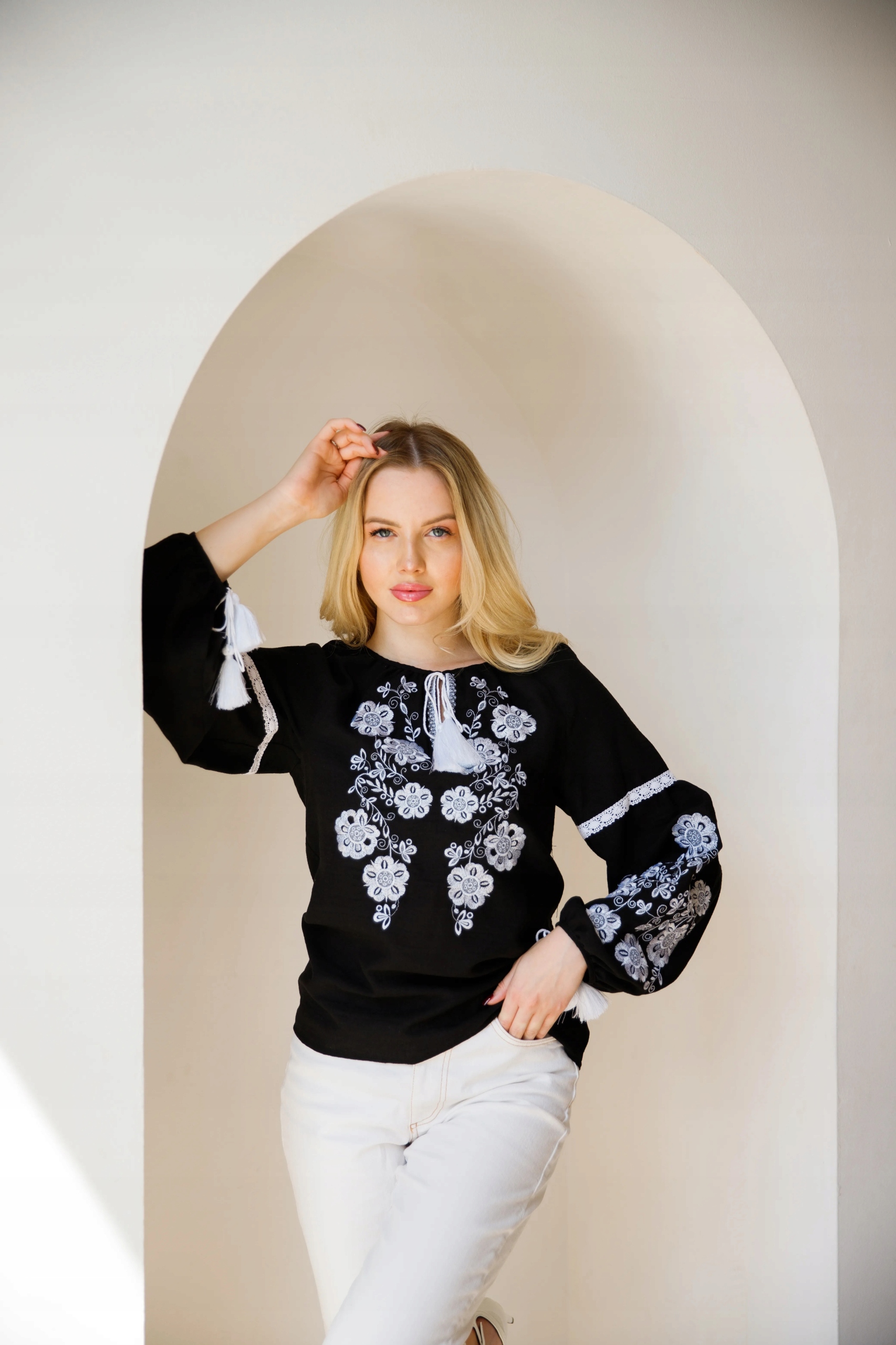 Košile s výšivkou Slovanská černá vel. L (prsa 106 cm)