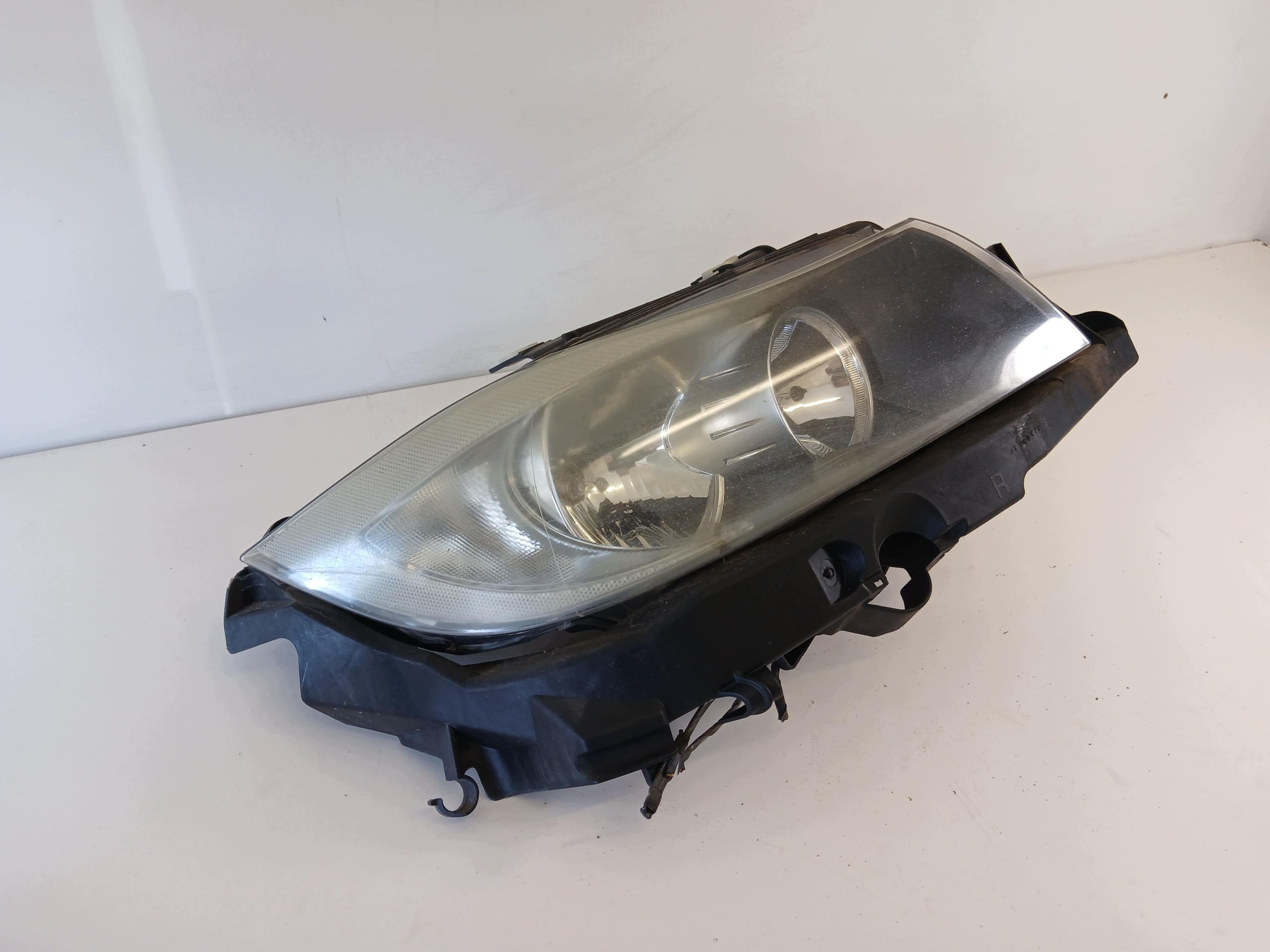BMW E90 light left front PRZEDLIFT 6942722