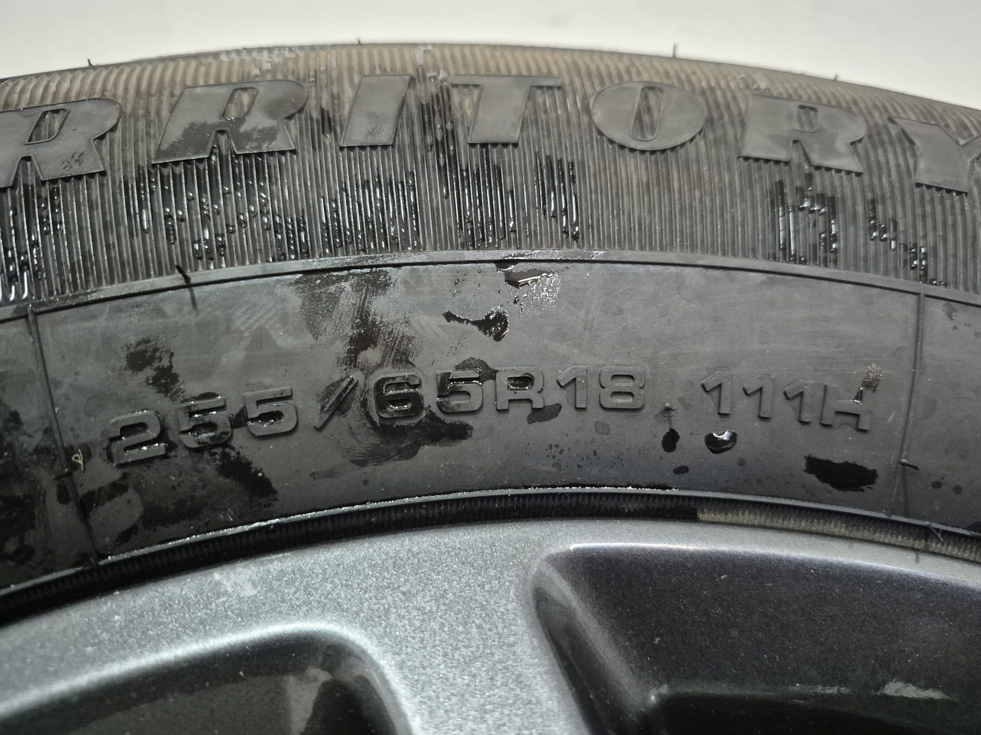 Caoutchouc LETNIA GOODYEAR WRANGLER TERRITORY HT 255/65 R18 111H