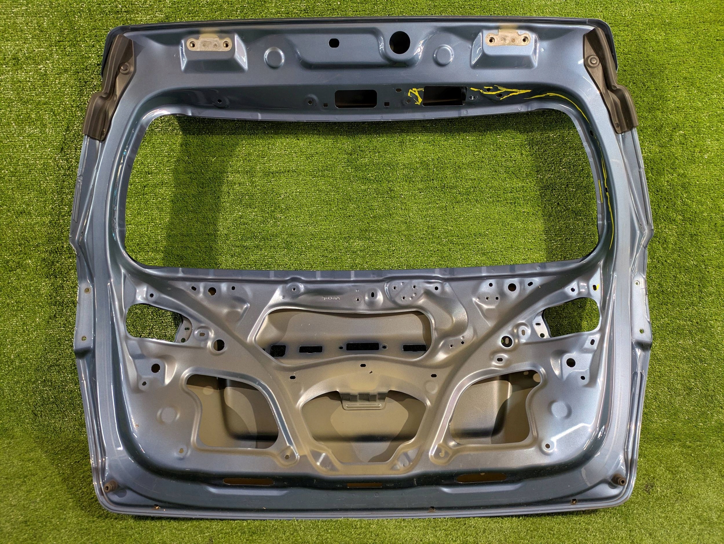 boot doors rear part boot TOYOTA AURIS II KOMBI 12- NR.198