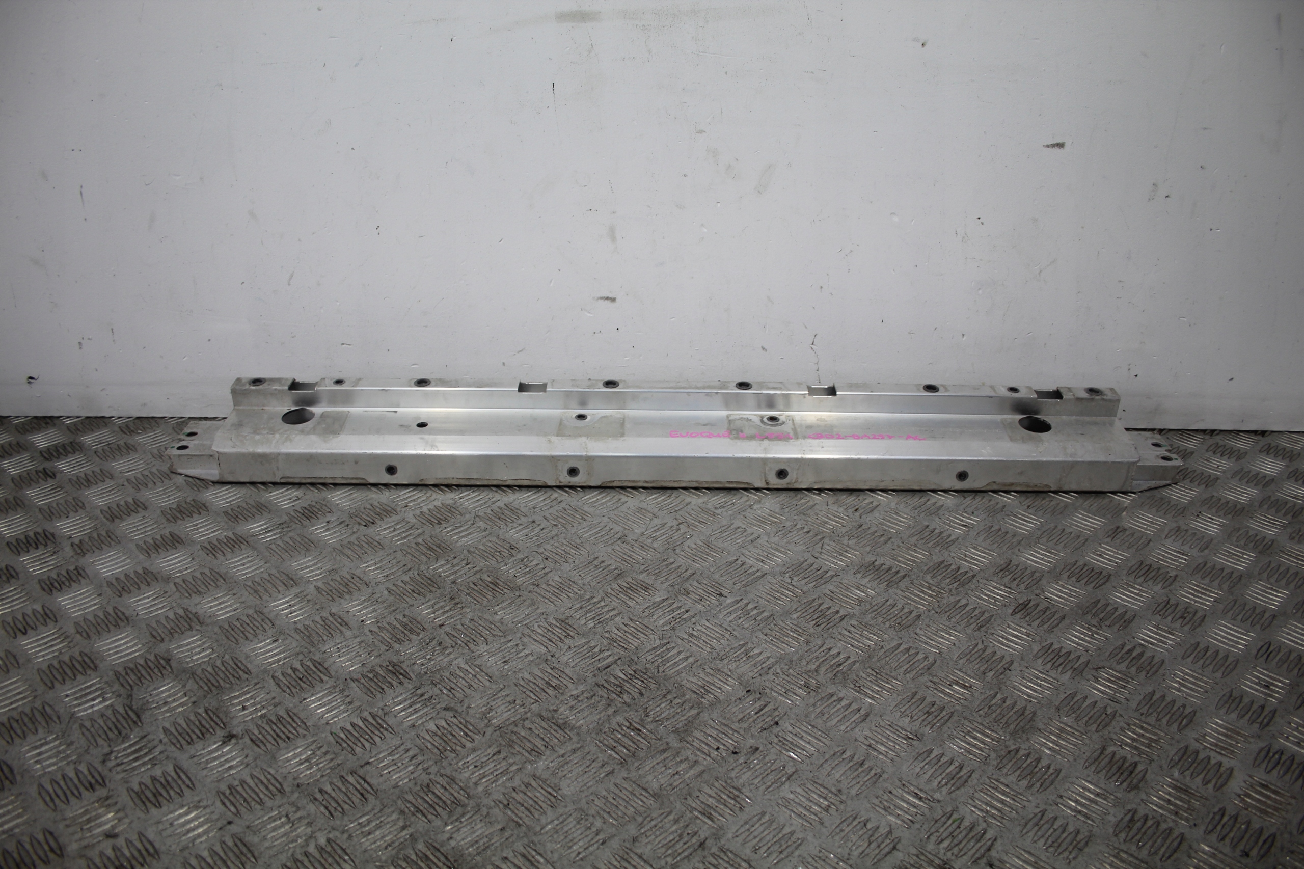 radiator stiffener EVOQUE II 2 L551