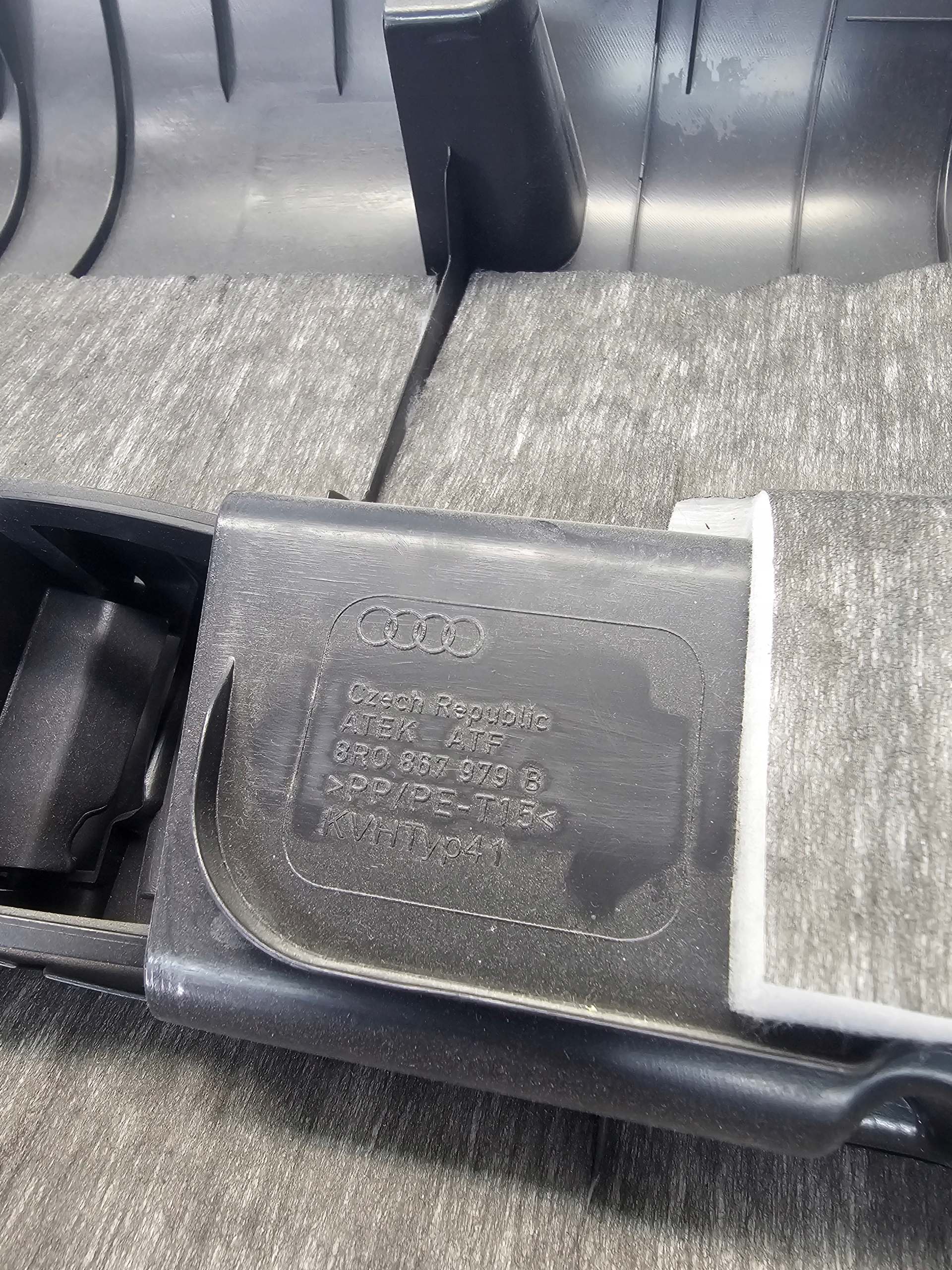 upholstery bonnet rear part AUDI Q5 8R 8R0867979B