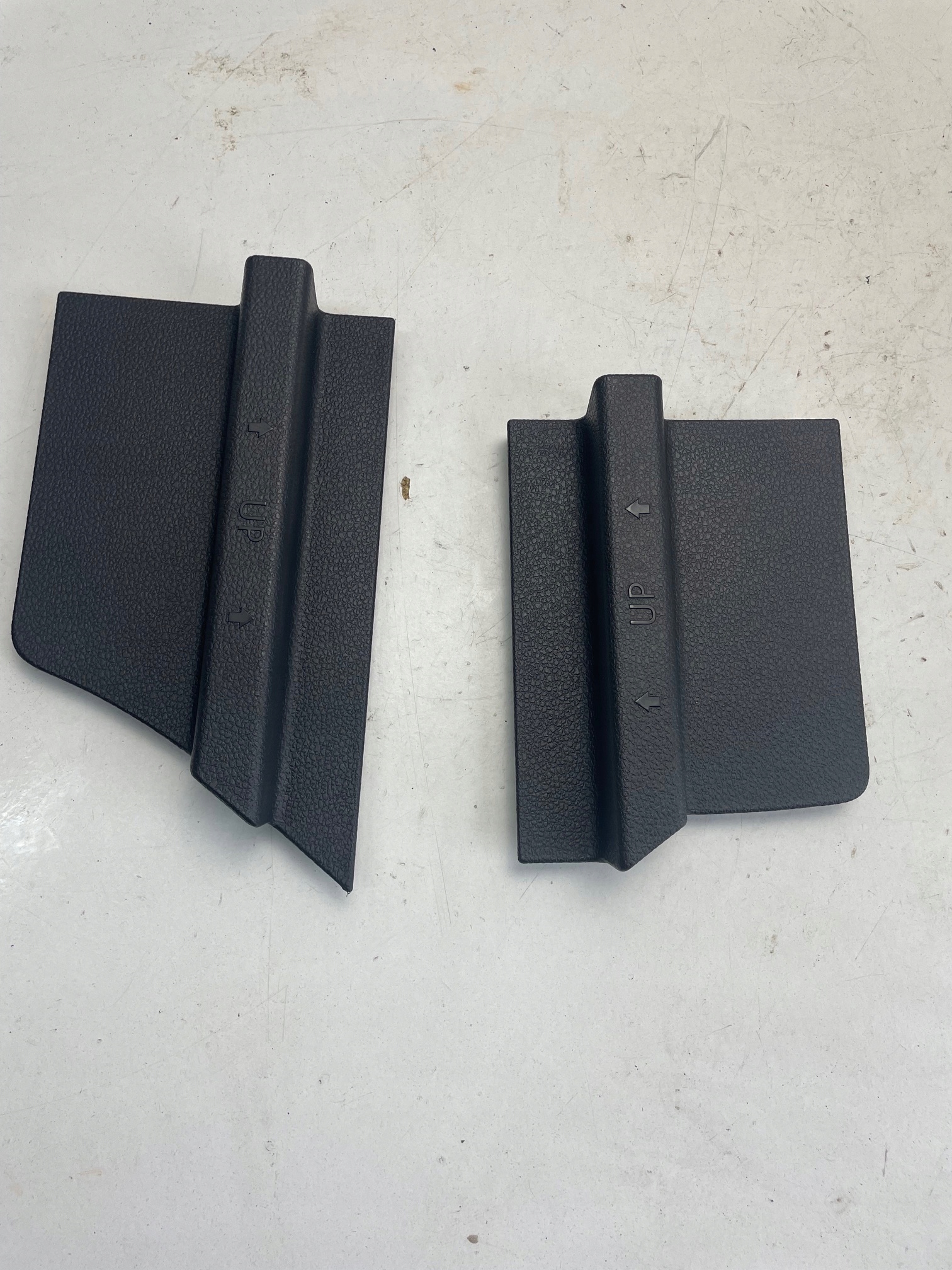 ZAŚLEPKA BOCZKA BAGAŻNIKA LEWA GOLF 7 5G6867461 5G6867462 NOWA