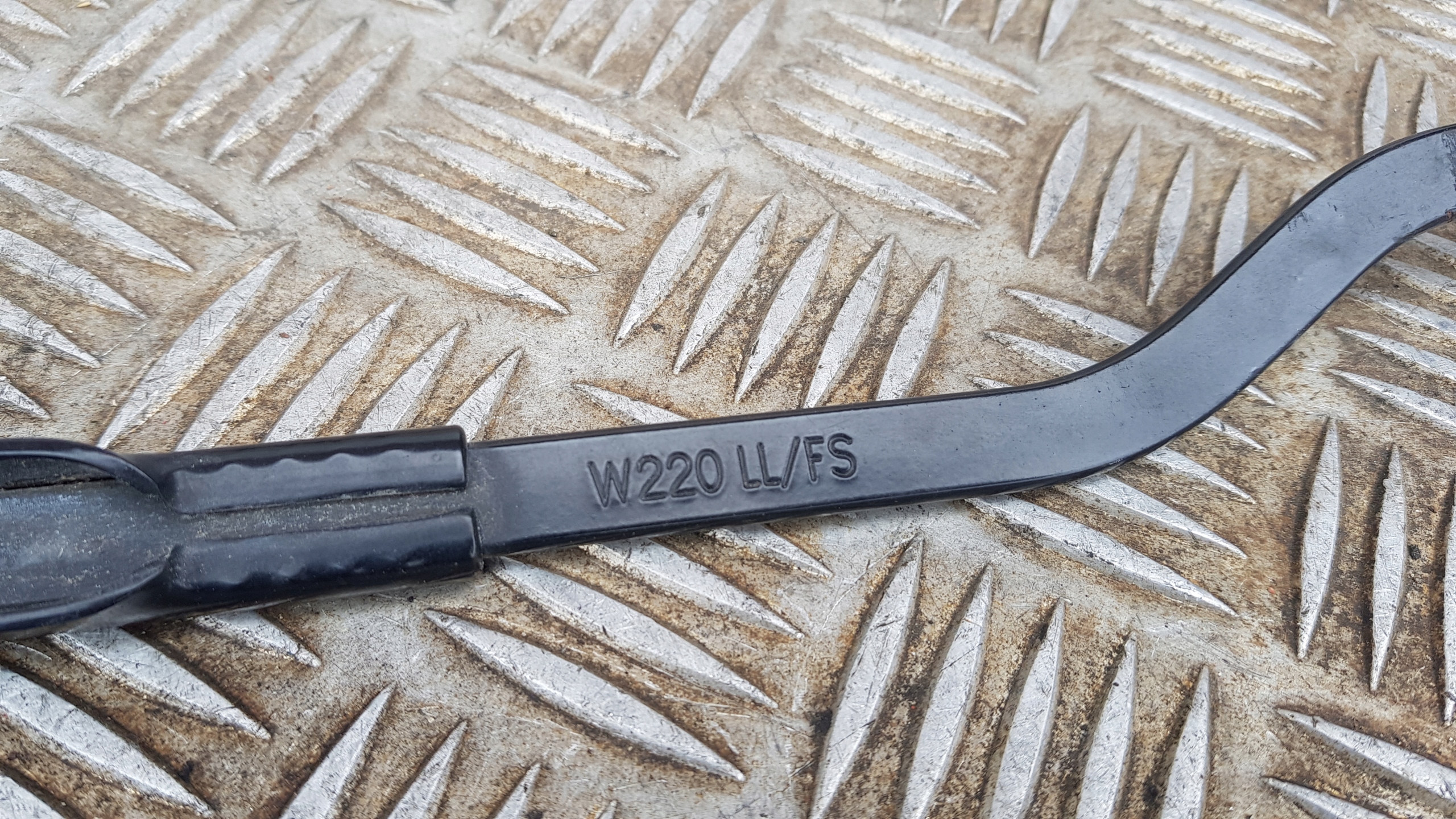 MERCEDES W220 wiper arm left right