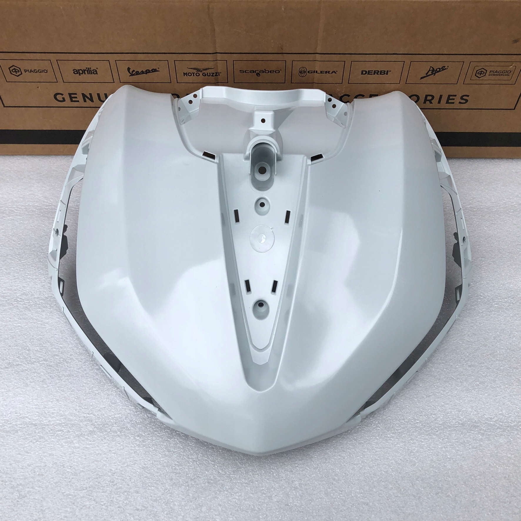 Piaggio Beverly 400 300 Hpe 2021+ vrchlík Nová originálna predná krytka