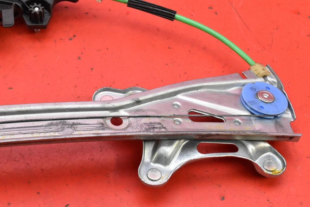 window regulator left front EU 69820-02741 TOYOTA COROLLA E21 KOMBI 18-25