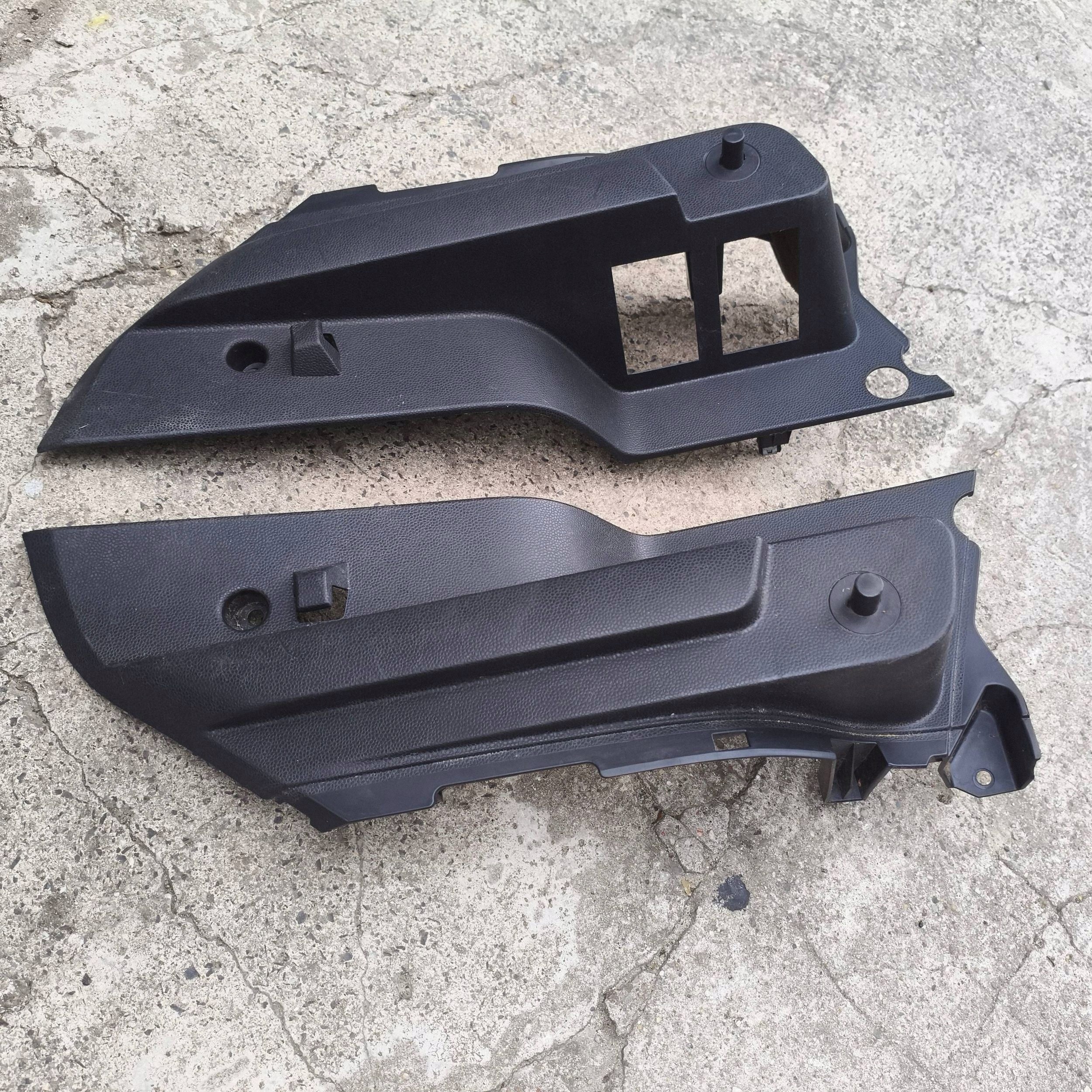 side plato boot Ford Fiesta MK7 2013 right and left komplet