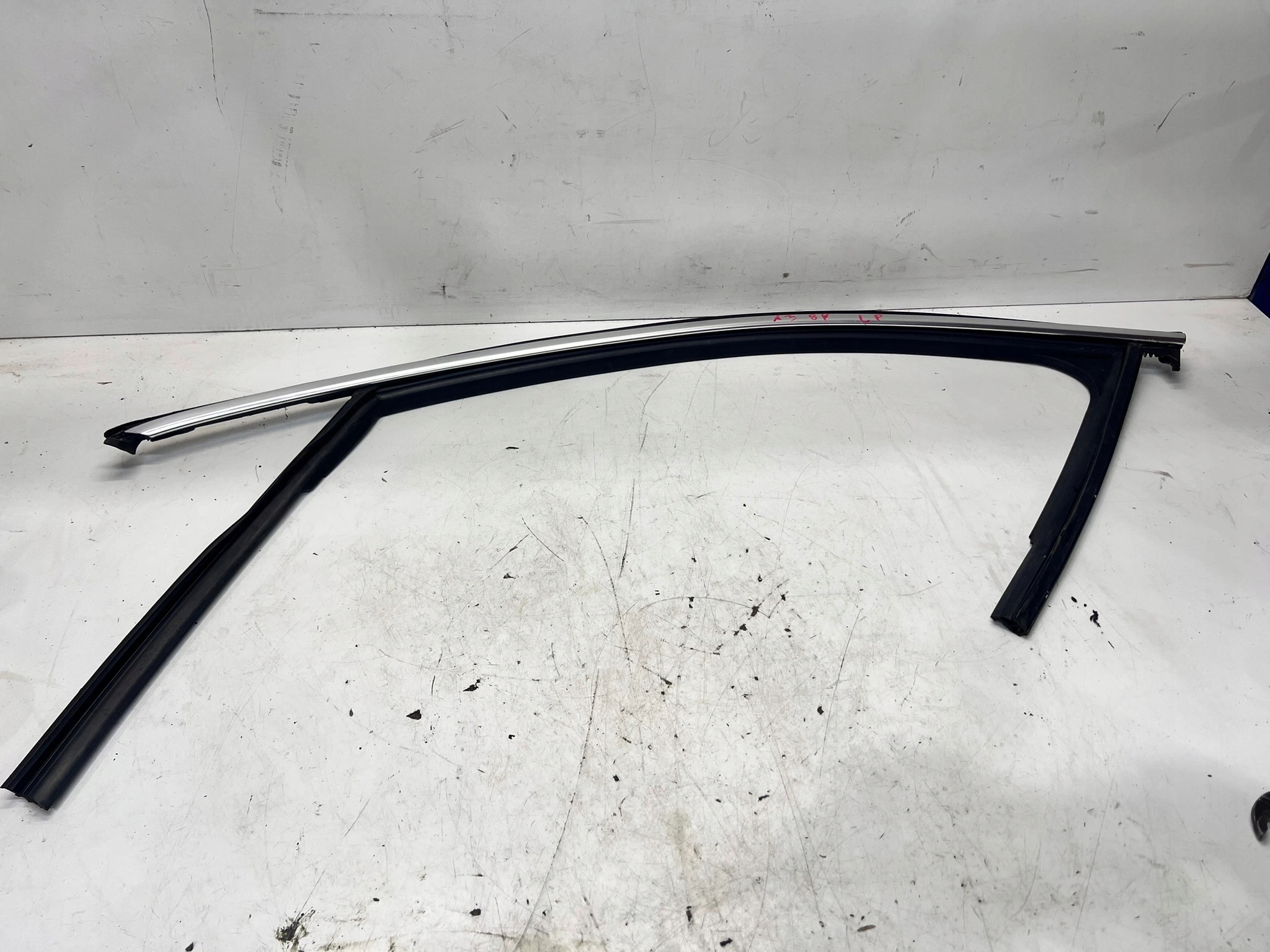 gasket door moulding CHROM left front AUDI A3 8Y 8Y0837431A