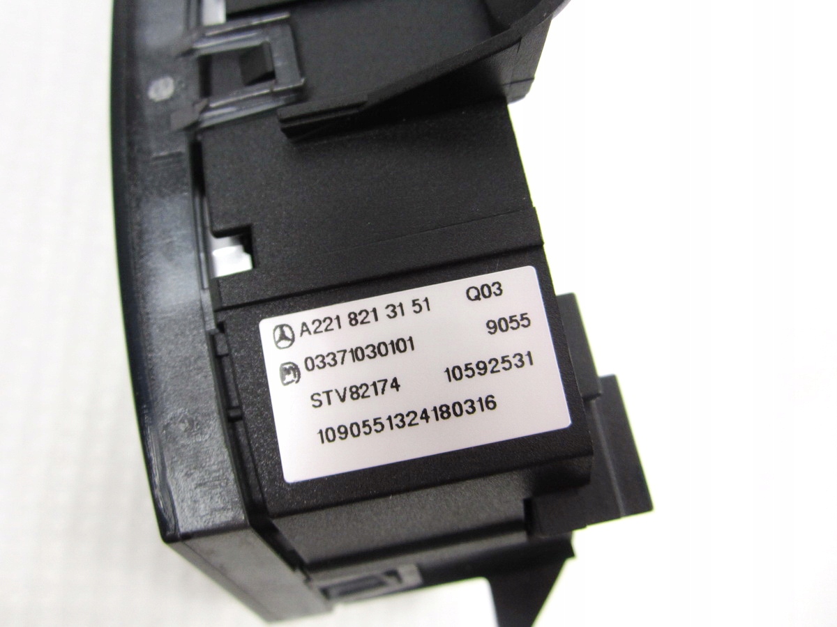 Panel button central of a lock door front right Mercedes W221