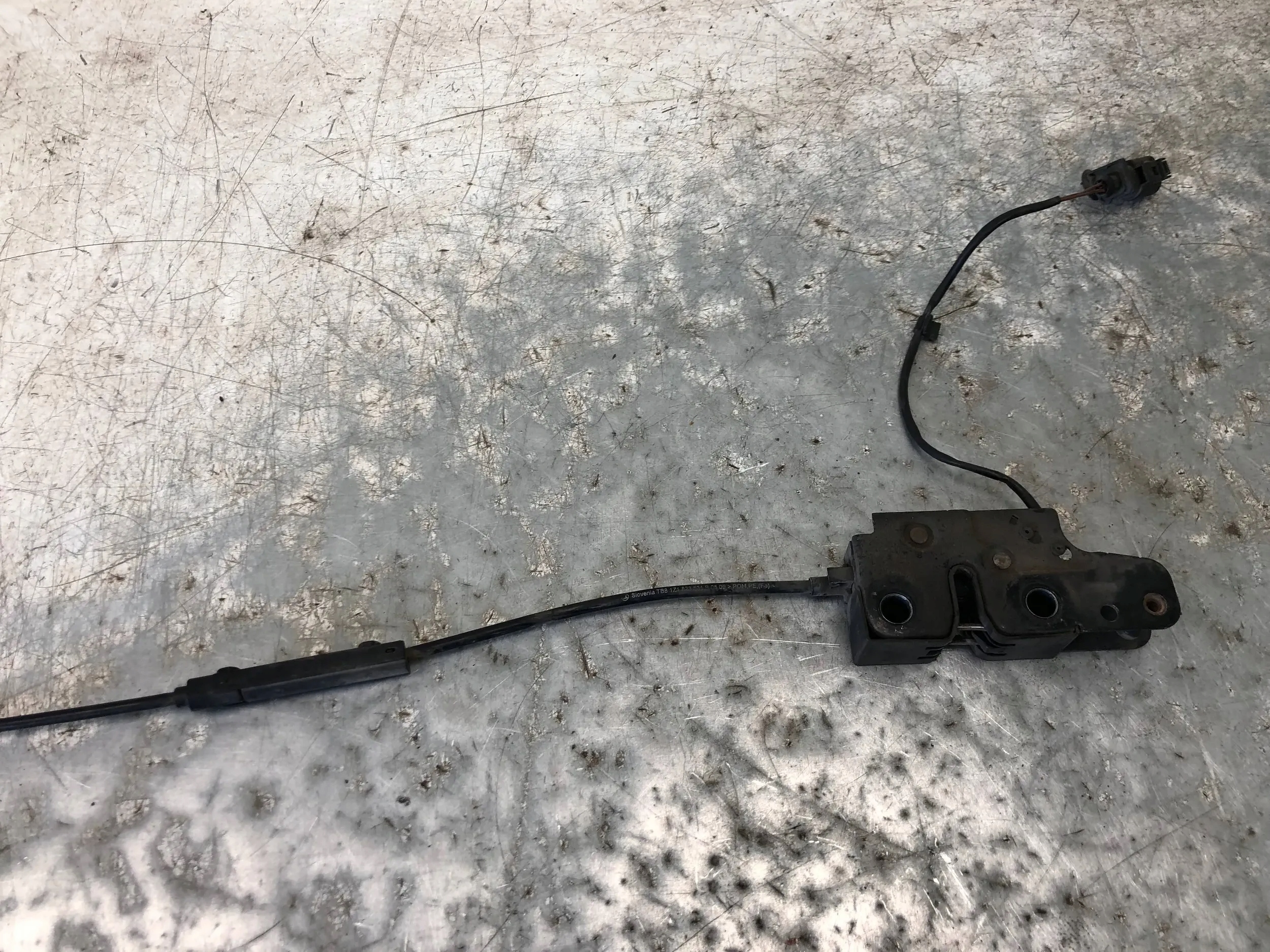 lock RYGIEL bonnets SKODA OCTAVIA II SCOUT