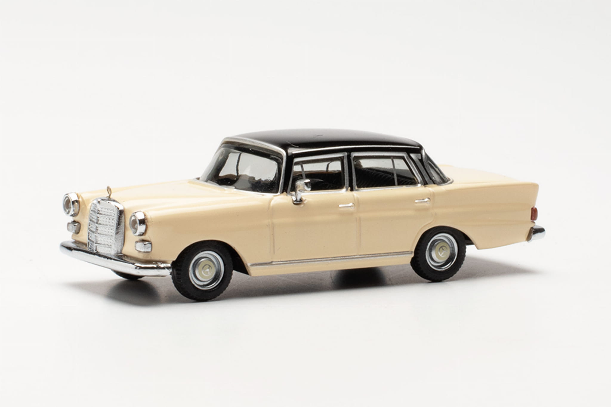 Herpa 430739-003 Mercedes-Benz 200 Heckflosse