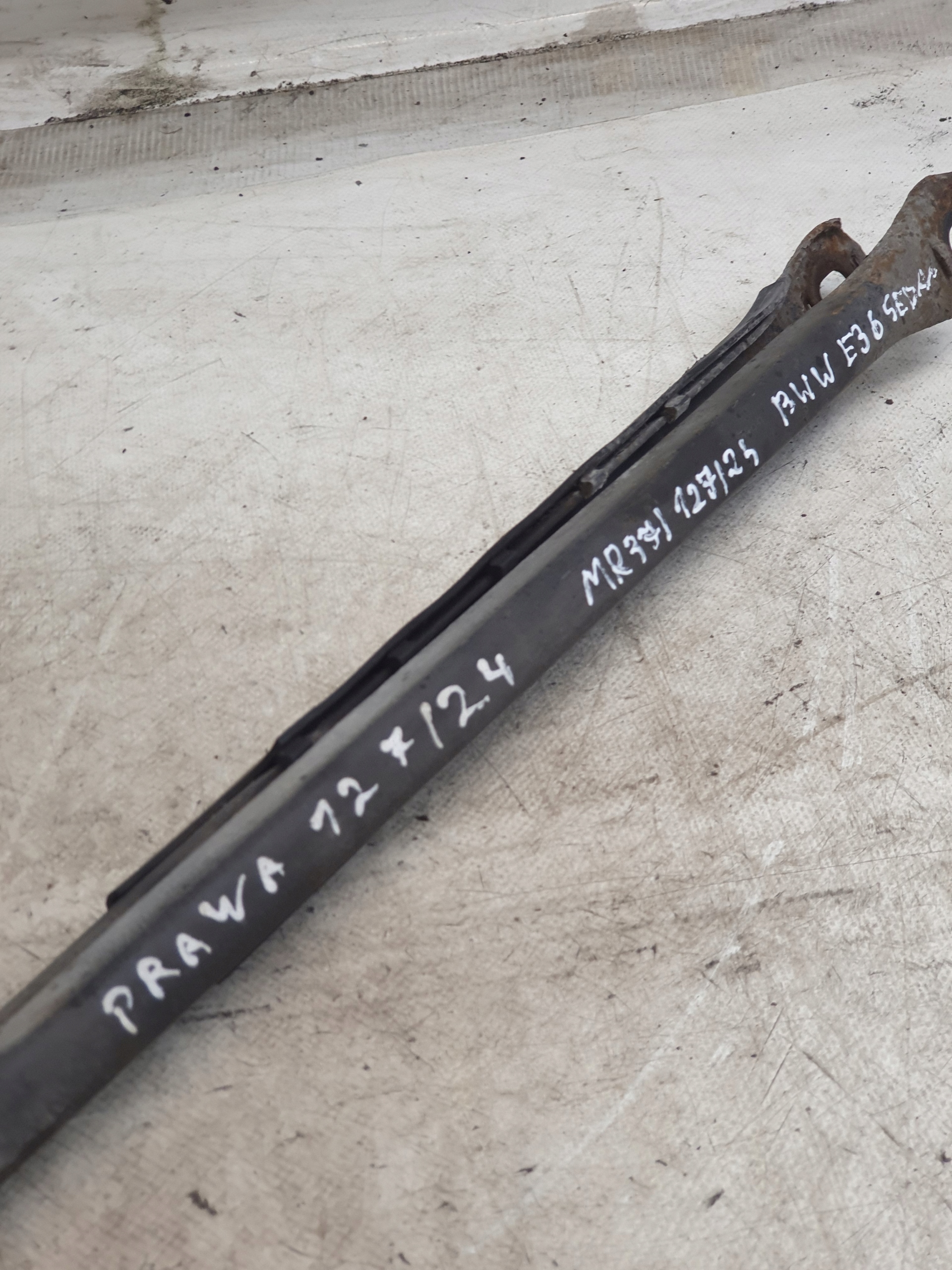 Querlenker rechts heck BMW E36 316i Sedan