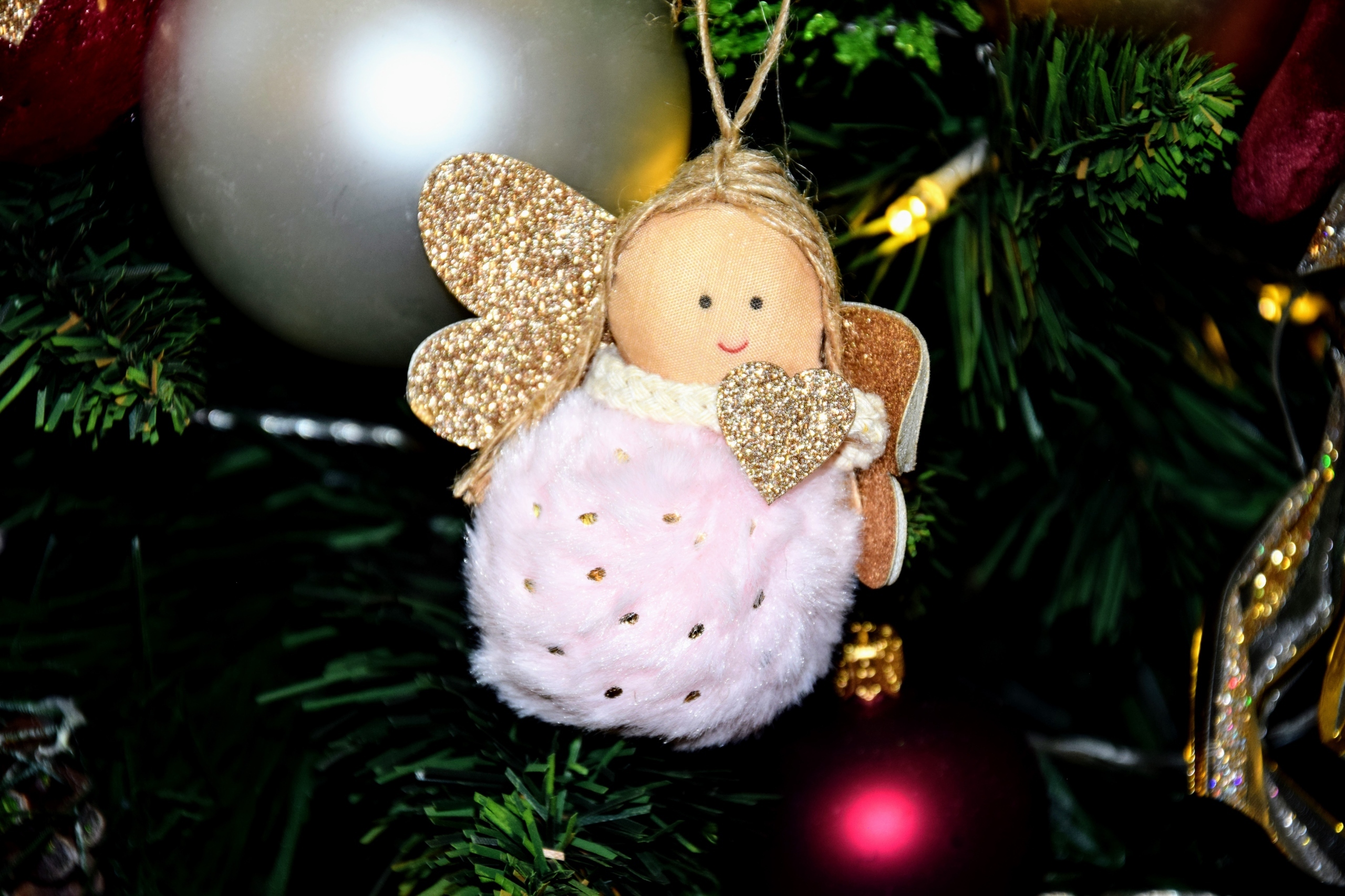 ZAWIESZKA ANIOŁ ANIOŁEK RÓŻOWY 9X8X4 CM Motyw Aniołek