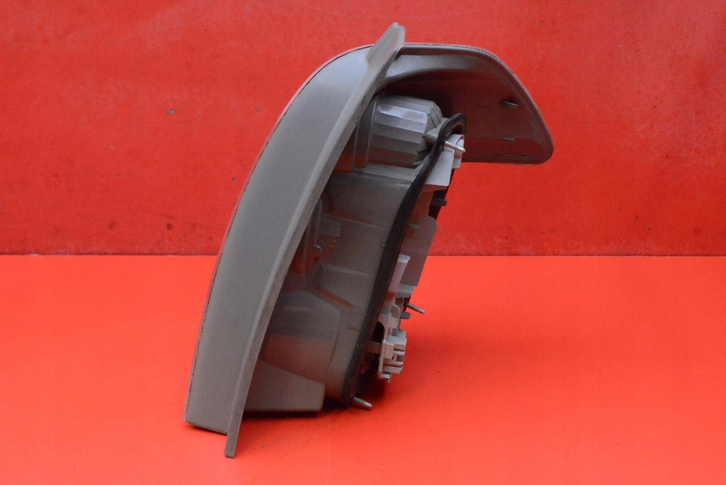 light left rear part rear TOYOTA COROLLA VERSO 2 II 04-09