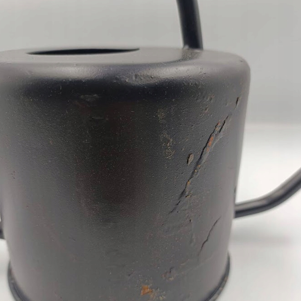 KONEWKA DO PODLEWANIA METALOWA OZDOBNA 1,1L Kolor czarny odcienie żółtego i złota