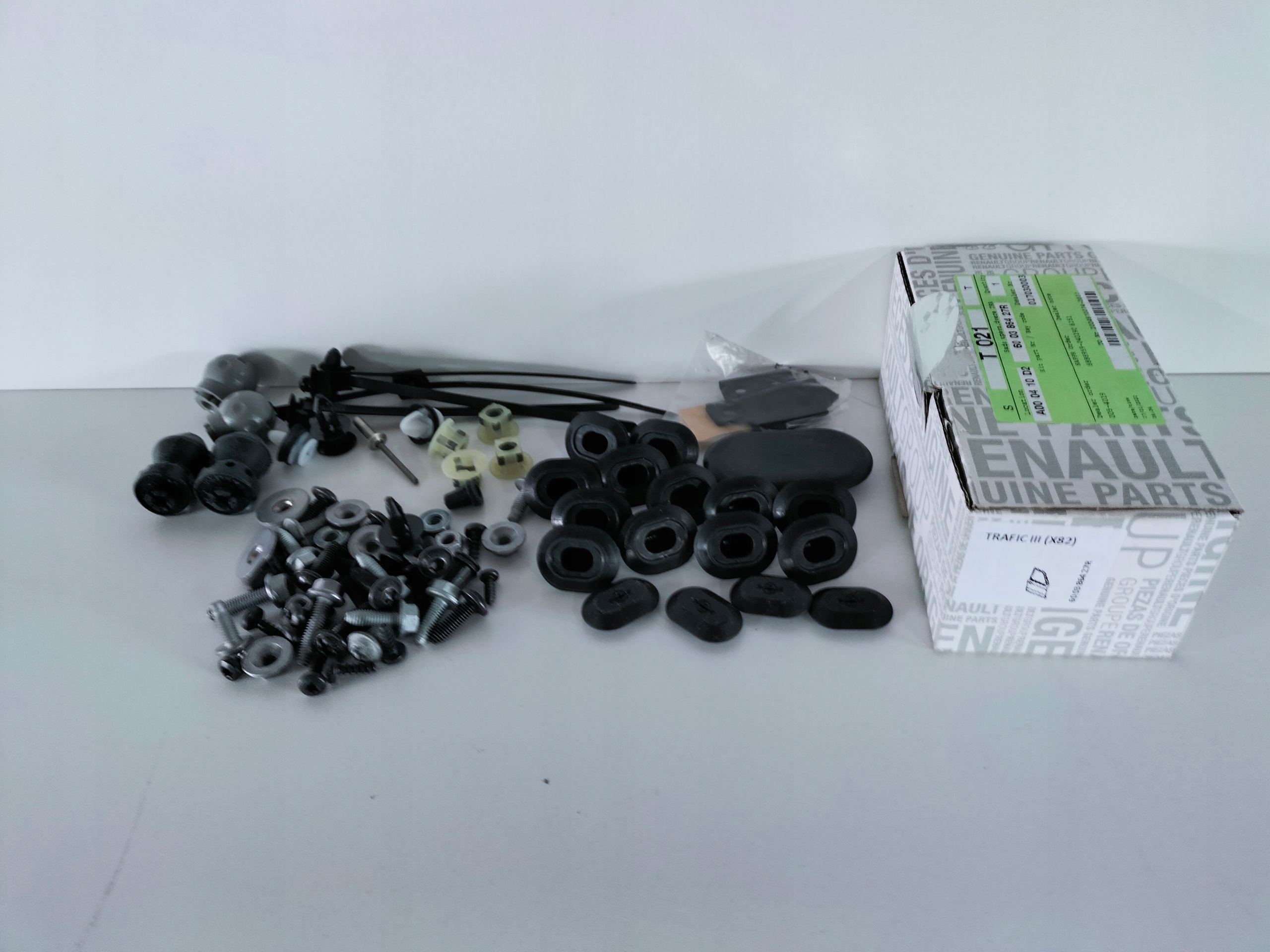 600386427R - Комплект дверных запонок RENAULT ударил III 14-