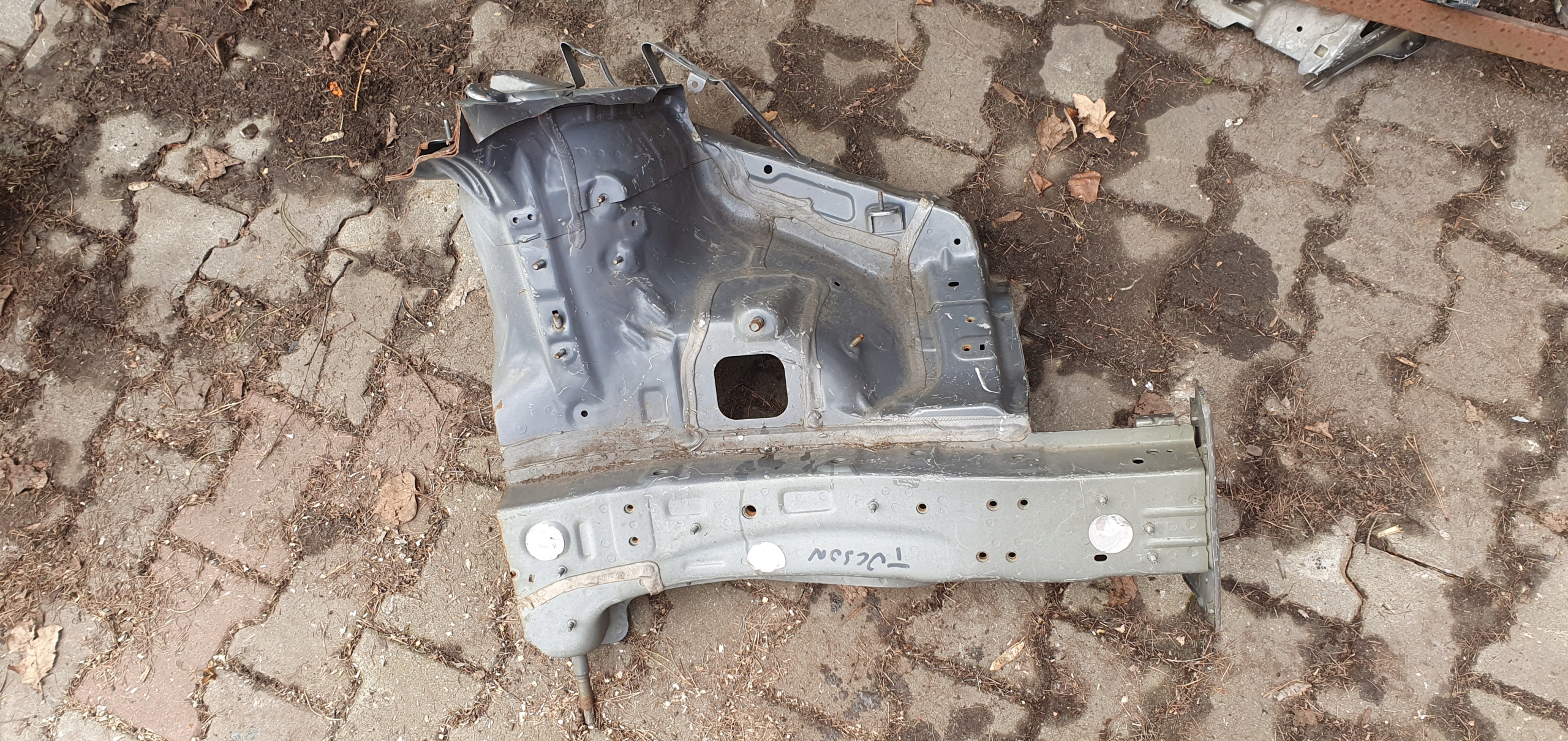 HYUNDAI TUCSON II ЛОНЖЕРОН ЛІВИЙ ПРАВИЙ ПЕРЕД