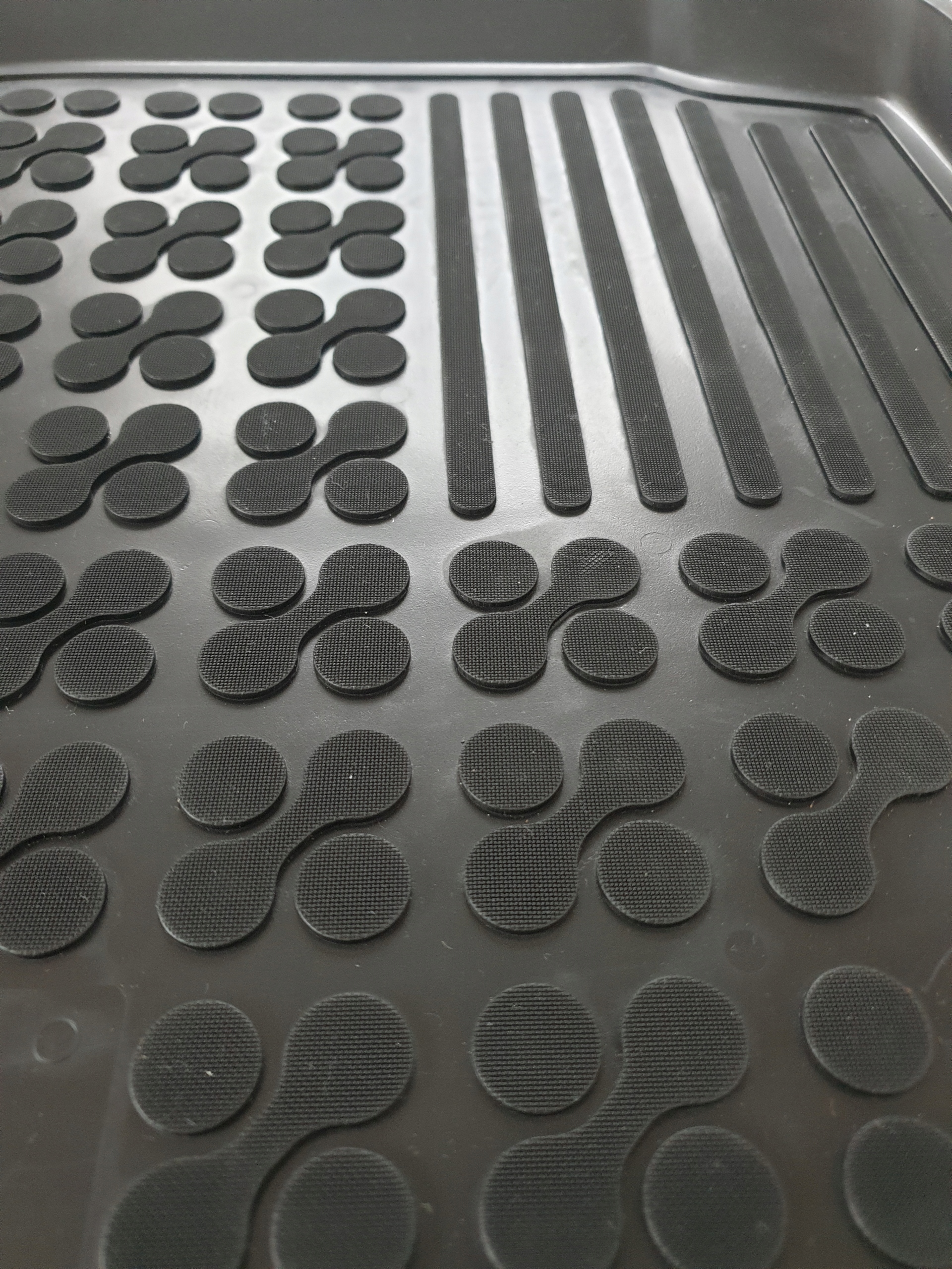 Dywaniki gumowe RENAULT KOLEOS I 2007-2016 Numer katalogowy producenta 201909