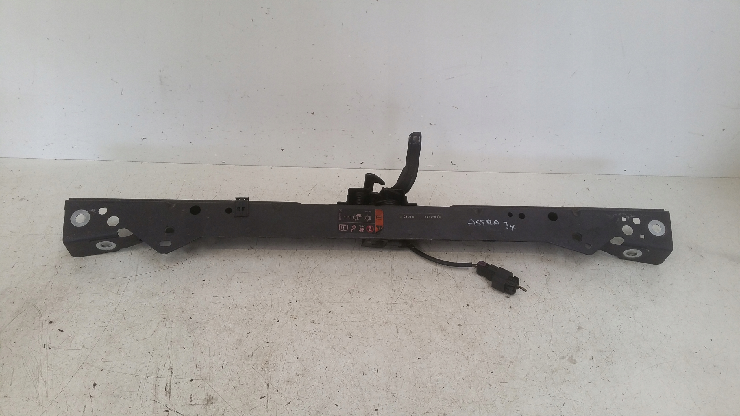 support panel for radiators pillar lock sensor Opel Astra J