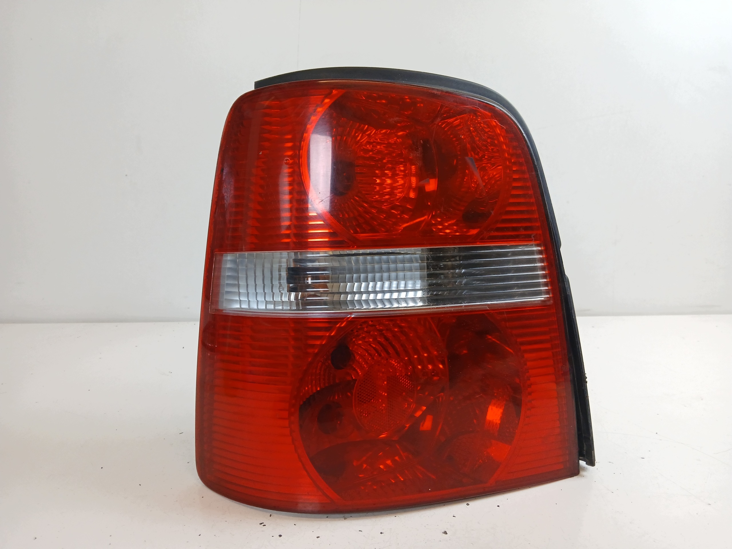 VW TOURAN and light left rear part